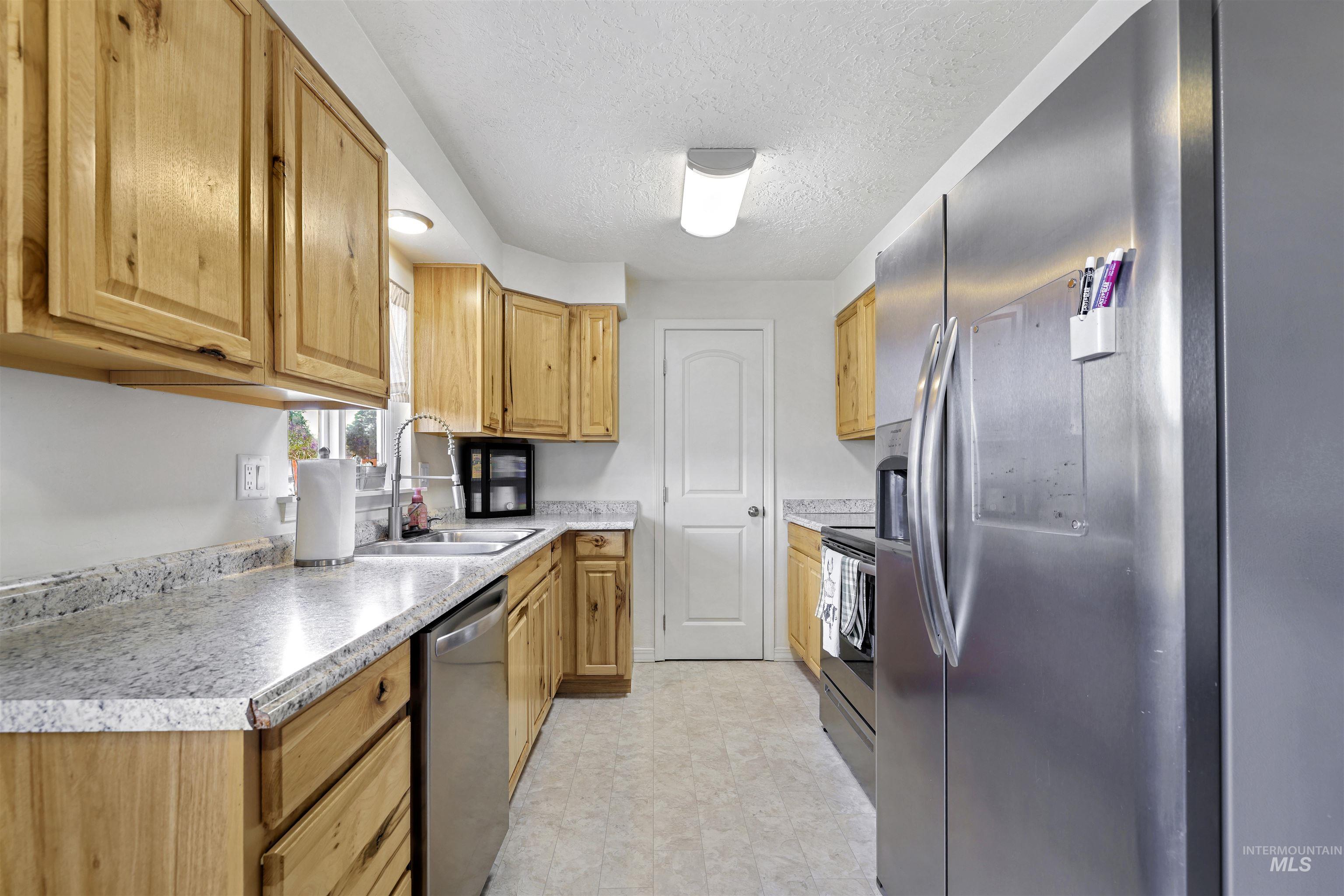 1708 Bitterroot, Twin Falls, Idaho 83301, 3 Bedrooms, 2 Bathrooms, Residential For Sale, Price $360,000,MLS 98983271