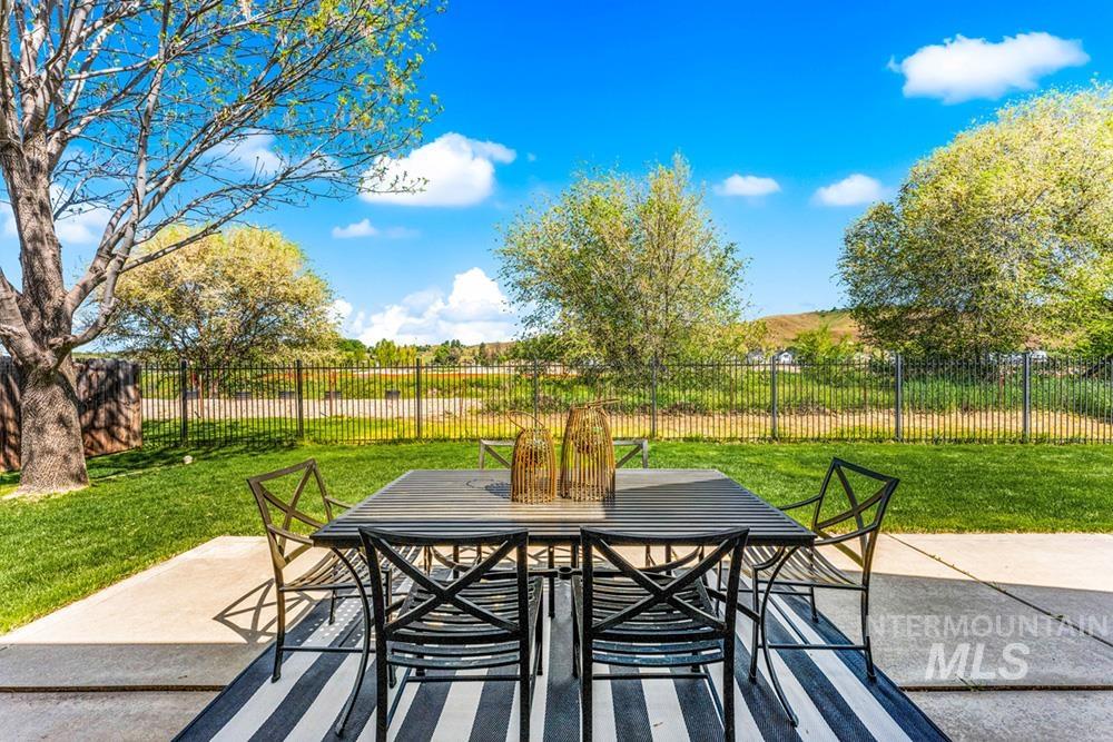 8988 W Ben St, Boise, Idaho 83714, 3 Bedrooms, 2.5 Bathrooms, Residential For Sale, Price $649,900,MLS 98983272