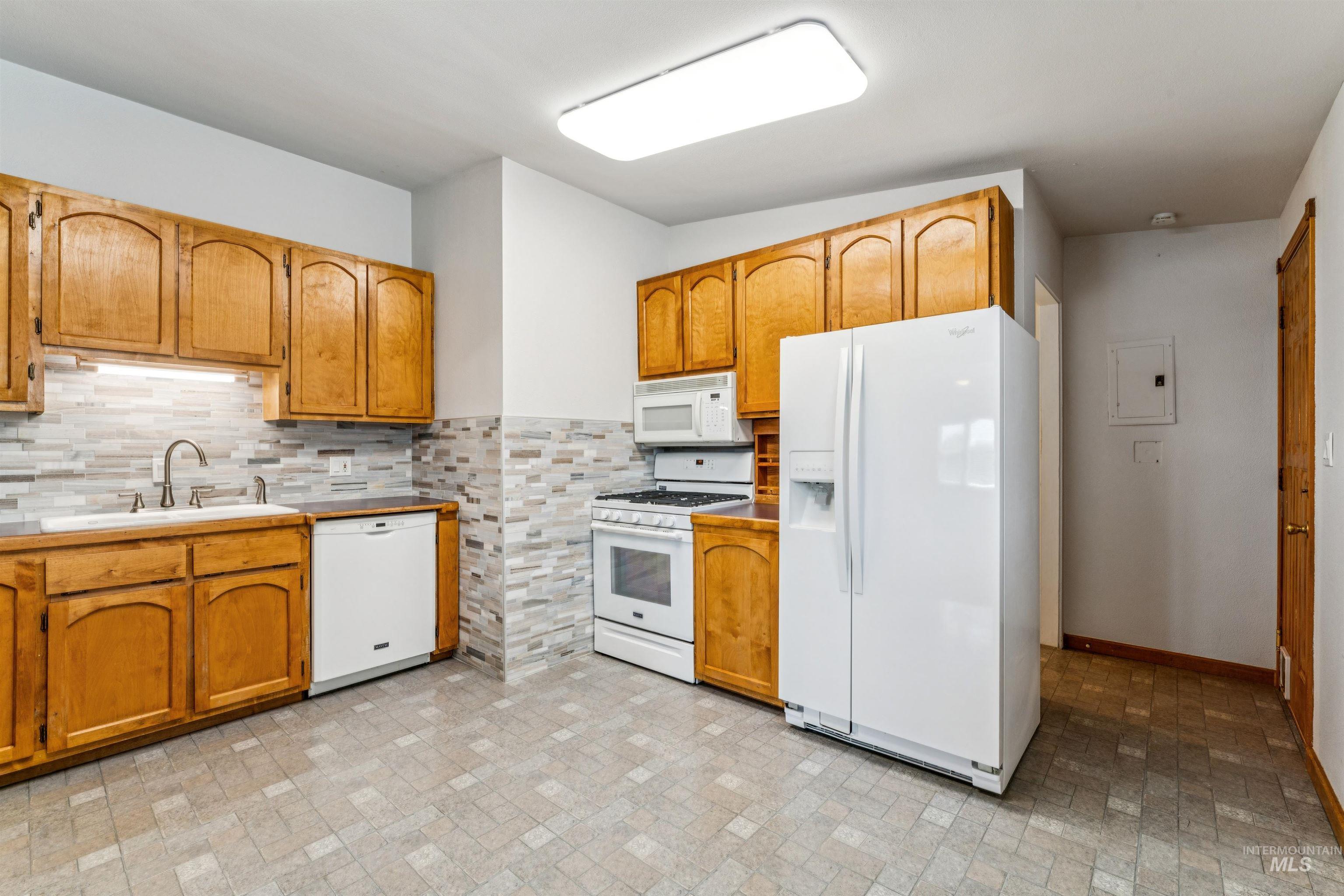 1045 E 14th N, Mountain Home, Idaho 83647, 5 Bedrooms, 2 Bathrooms, Residential For Sale, Price $420,000,MLS 98983274