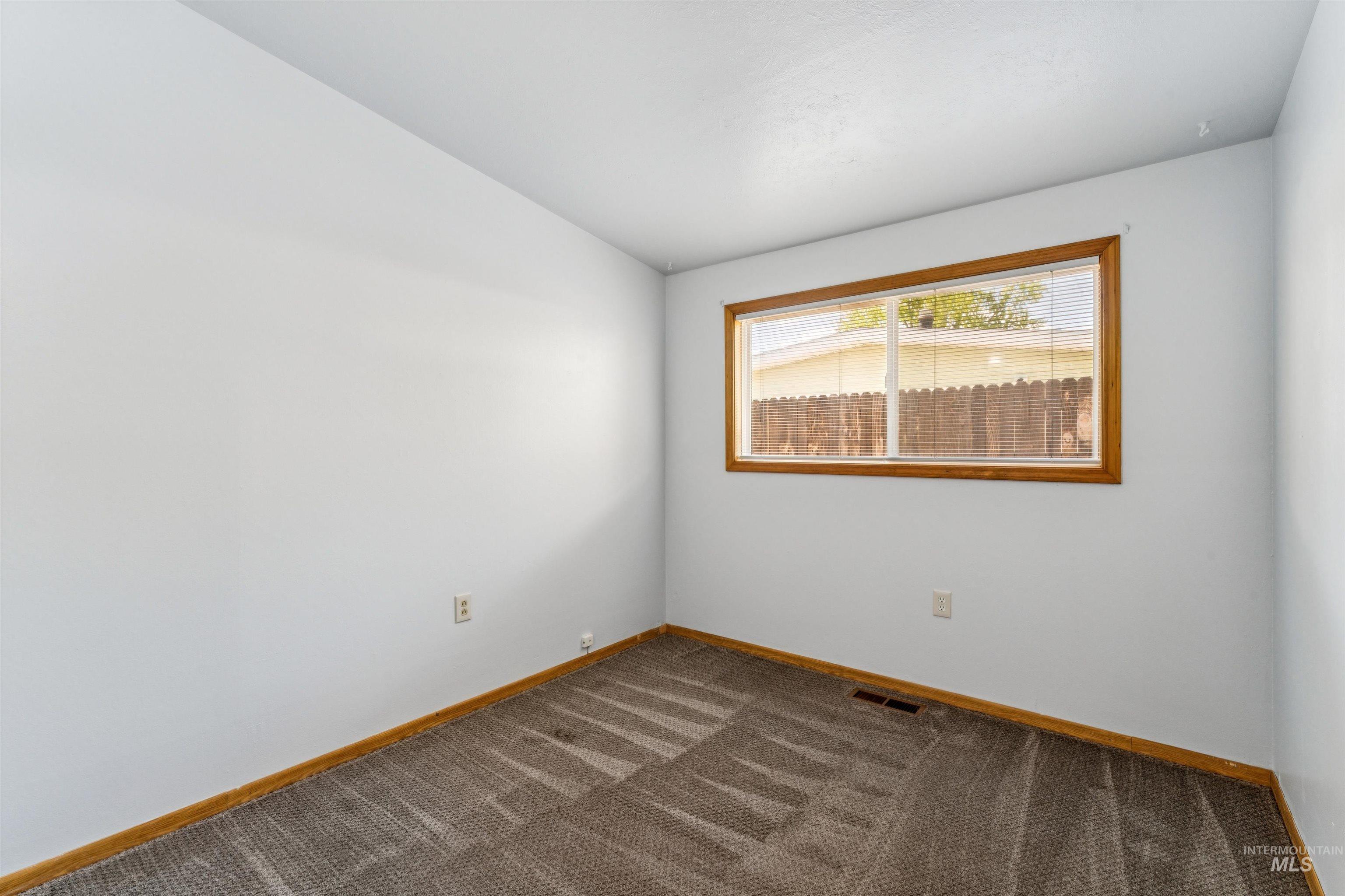 1045 E 14th N, Mountain Home, Idaho 83647, 5 Bedrooms, 2 Bathrooms, Residential For Sale, Price $420,000,MLS 98983274