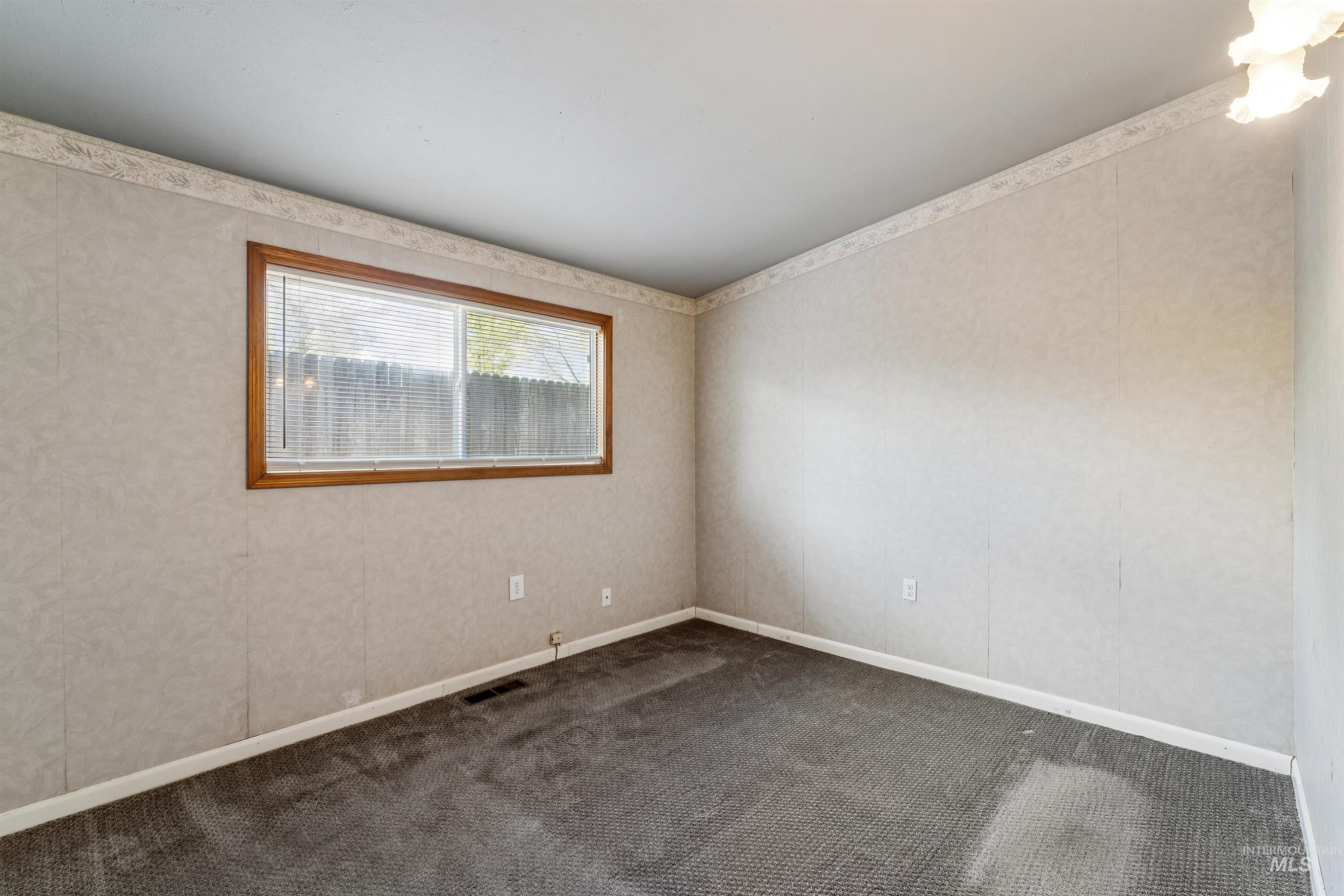 1045 E 14th N, Mountain Home, Idaho 83647, 5 Bedrooms, 2 Bathrooms, Residential For Sale, Price $420,000,MLS 98983274