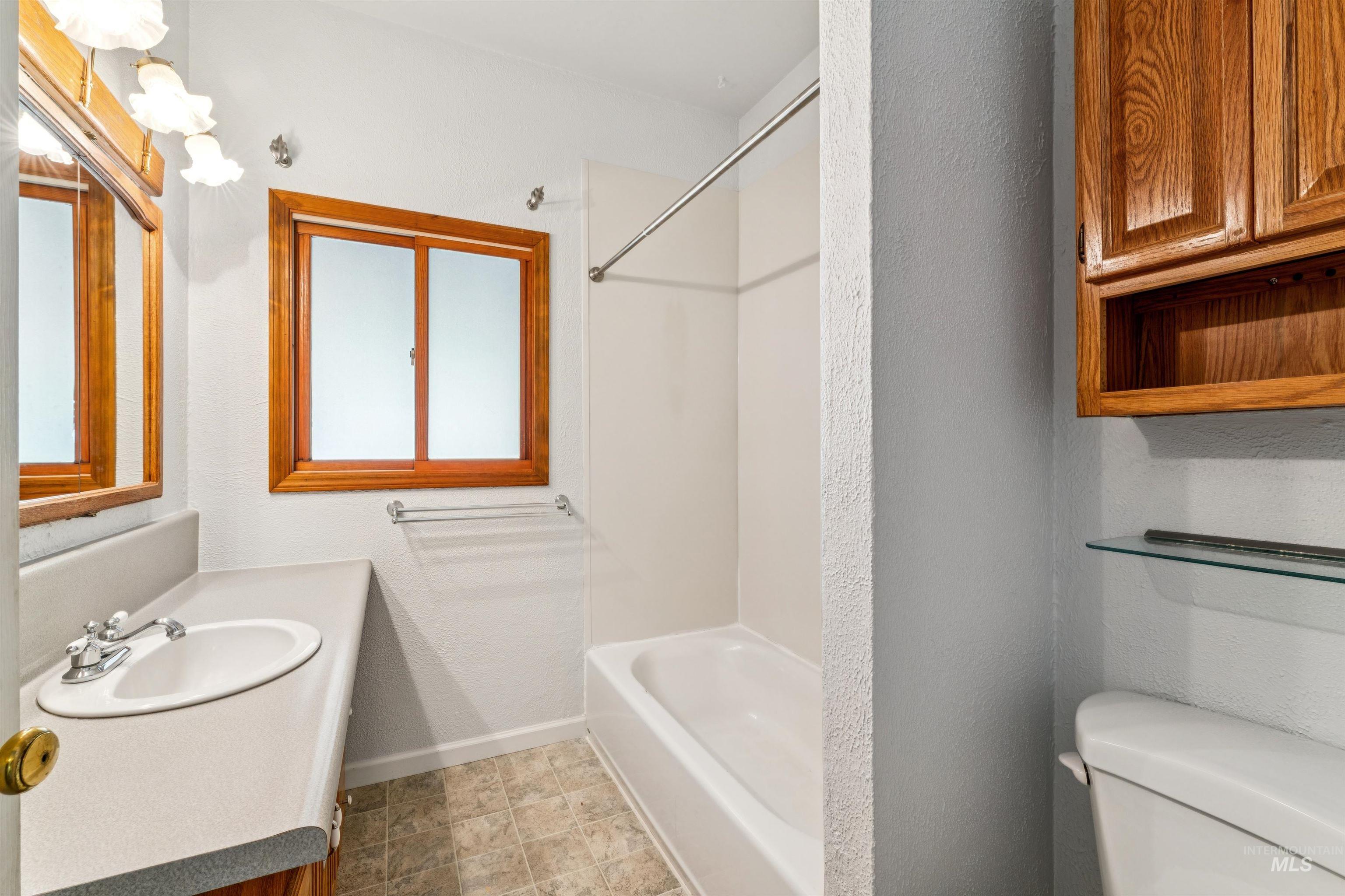 1045 E 14th N, Mountain Home, Idaho 83647, 5 Bedrooms, 2 Bathrooms, Residential For Sale, Price $420,000,MLS 98983274