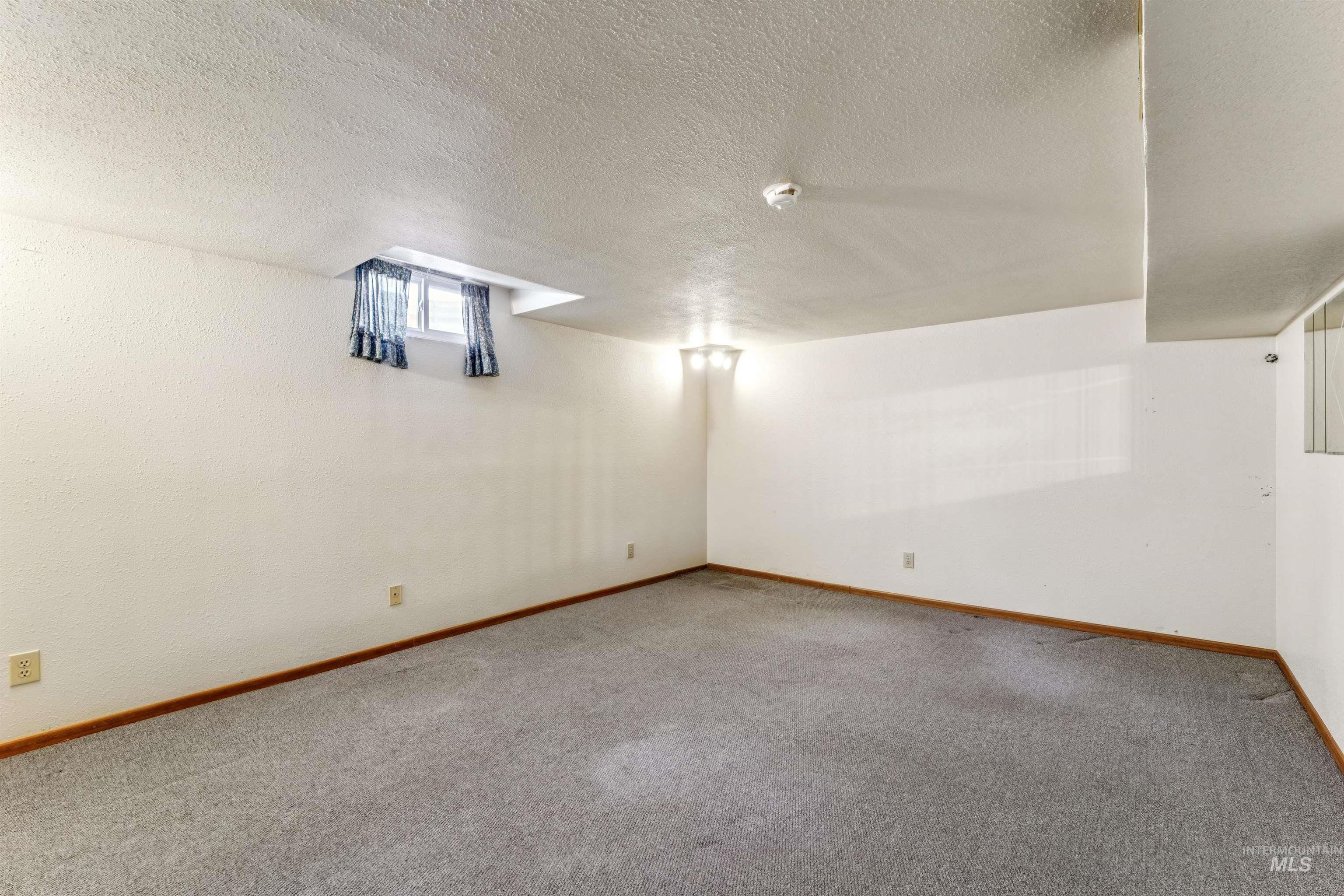 1045 E 14th N, Mountain Home, Idaho 83647, 5 Bedrooms, 2 Bathrooms, Residential For Sale, Price $420,000,MLS 98983274