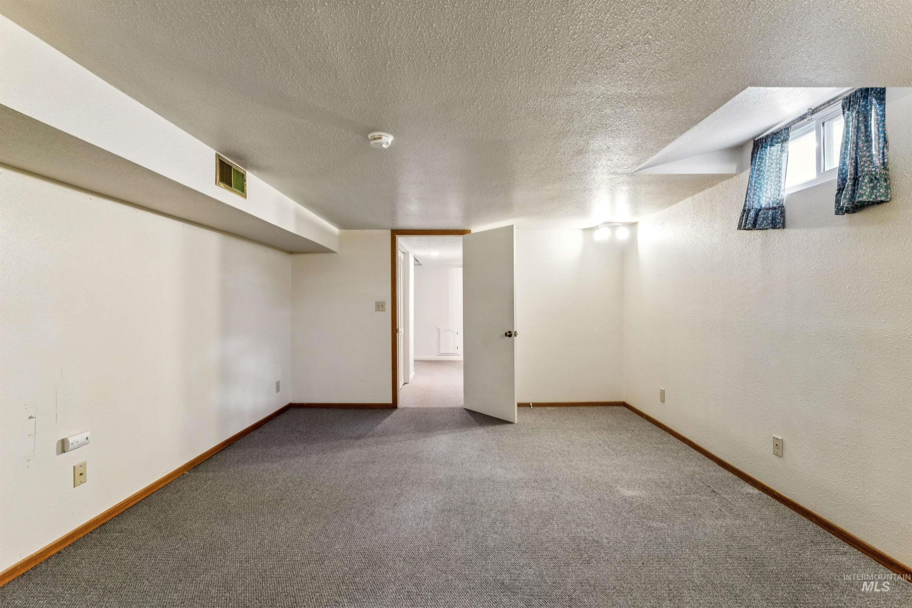 1045 E 14th N, Mountain Home, Idaho 83647, 5 Bedrooms, 2 Bathrooms, Residential For Sale, Price $420,000,MLS 98983274