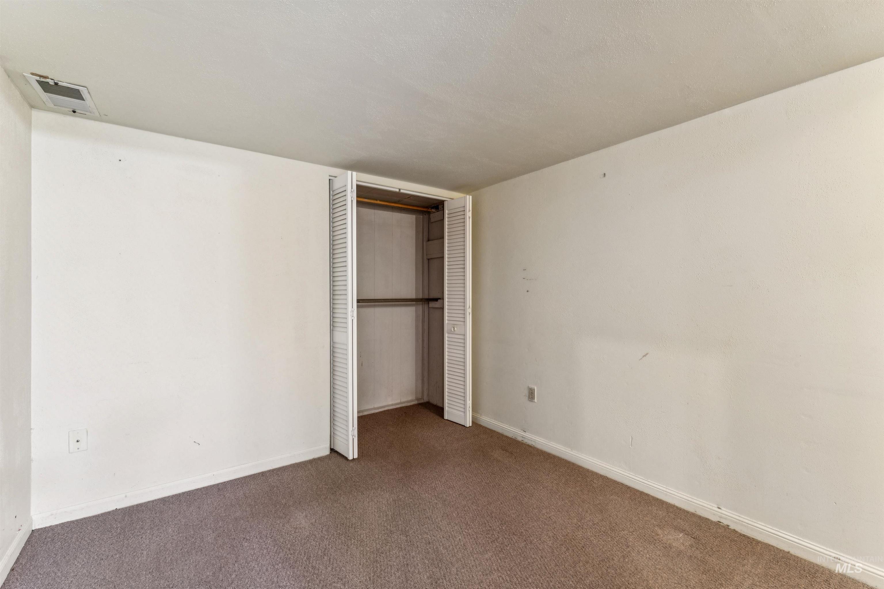 1045 E 14th N, Mountain Home, Idaho 83647, 5 Bedrooms, 2 Bathrooms, Residential For Sale, Price $420,000,MLS 98983274