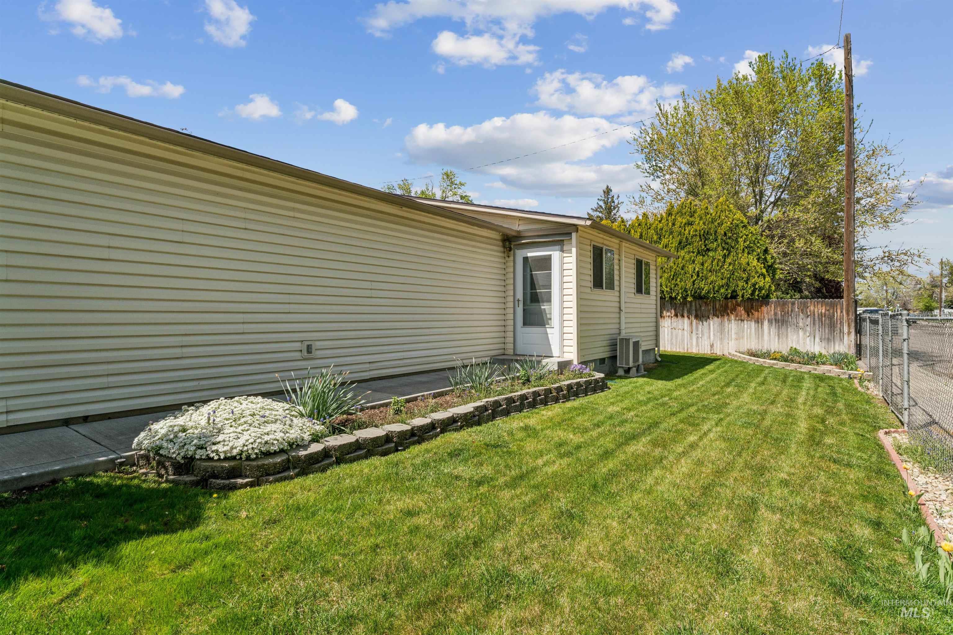 1045 E 14th N, Mountain Home, Idaho 83647, 5 Bedrooms, 2 Bathrooms, Residential For Sale, Price $420,000,MLS 98983274