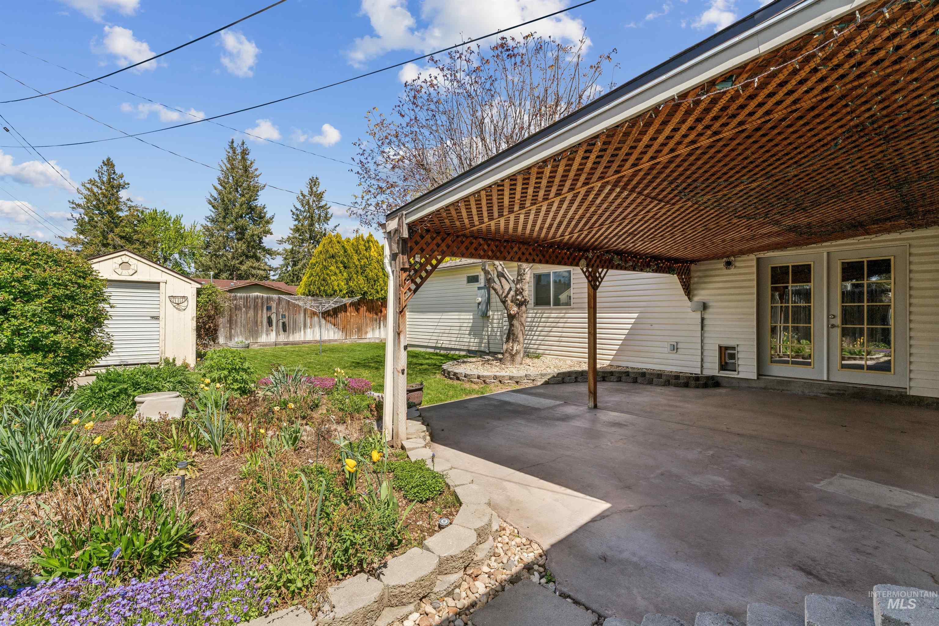 1045 E 14th N, Mountain Home, Idaho 83647, 5 Bedrooms, 2 Bathrooms, Residential For Sale, Price $420,000,MLS 98983274