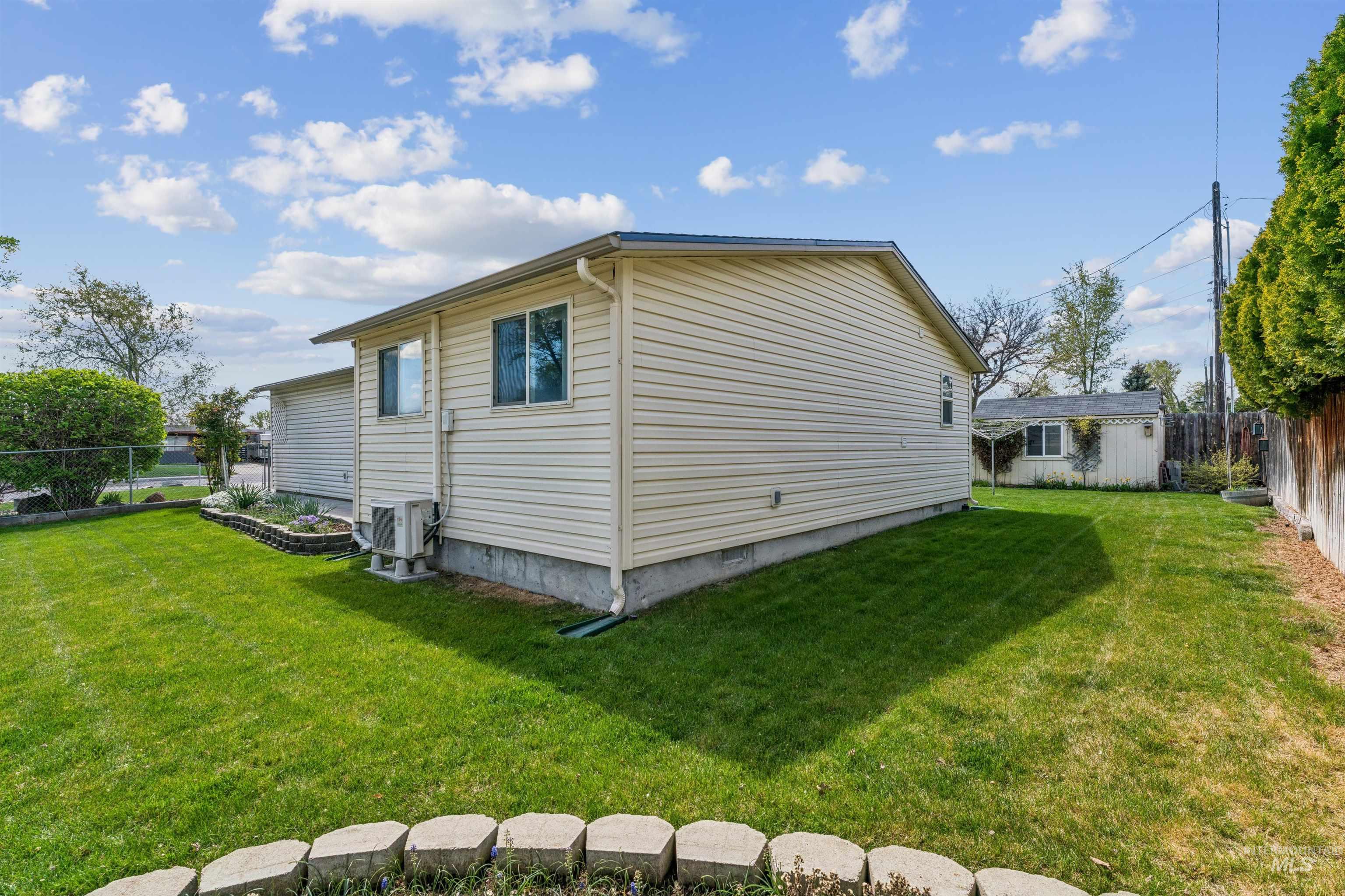 1045 E 14th N, Mountain Home, Idaho 83647, 5 Bedrooms, 2 Bathrooms, Residential For Sale, Price $420,000,MLS 98983274