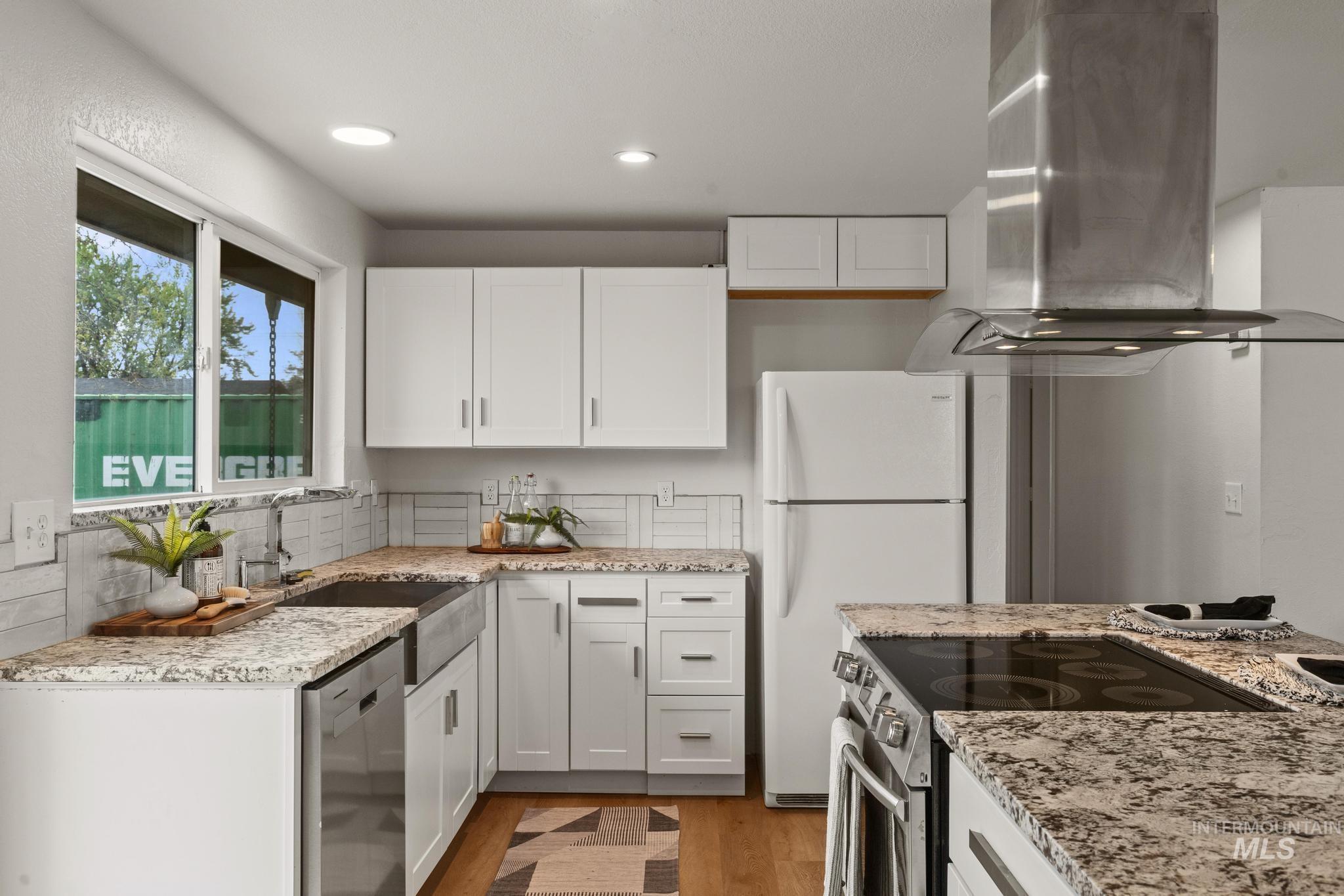 7151 W Lamplighter St., Boise, Idaho 83714, 3 Bedrooms, 2 Bathrooms, Residential For Sale, Price $439,900,MLS 98983283