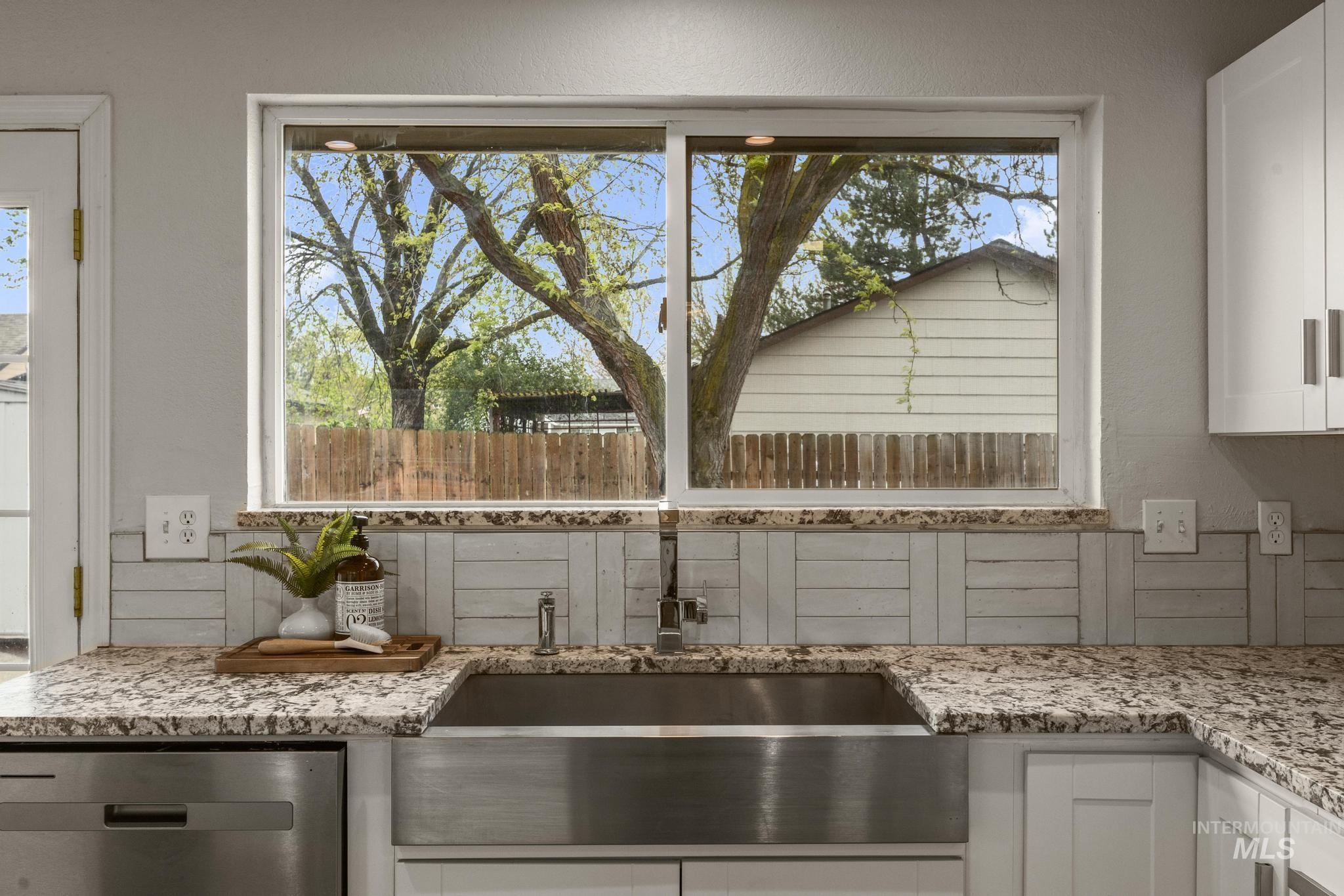 7151 W Lamplighter St., Boise, Idaho 83714, 3 Bedrooms, 2 Bathrooms, Residential For Sale, Price $439,900,MLS 98983283