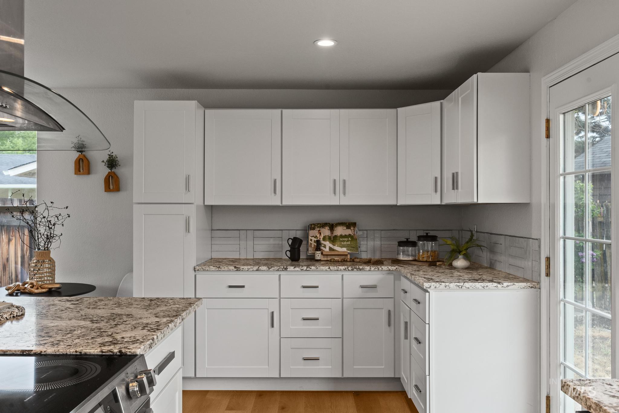 7151 W Lamplighter St., Boise, Idaho 83714, 3 Bedrooms, 2 Bathrooms, Residential For Sale, Price $439,900,MLS 98983283