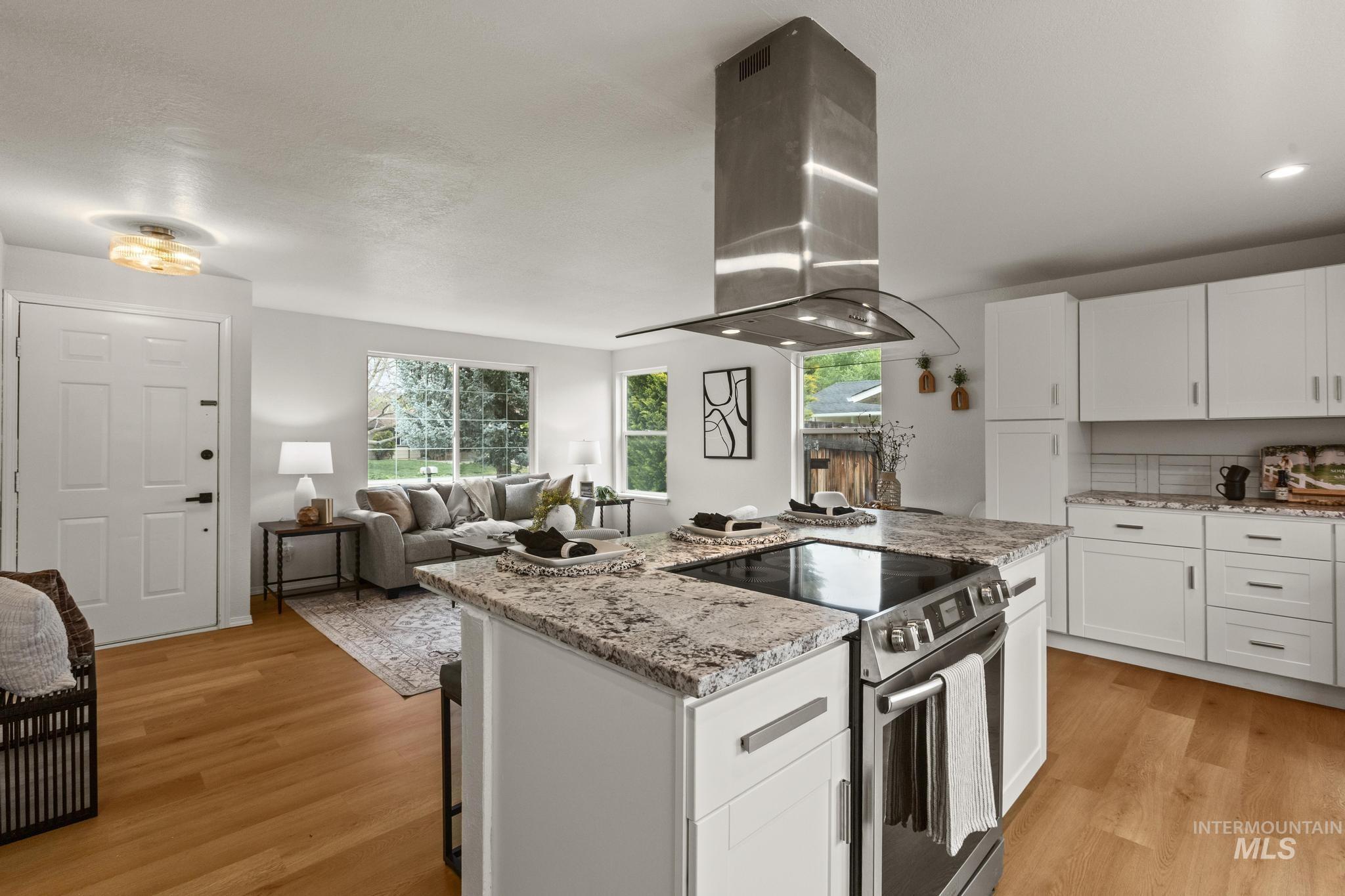 7151 W Lamplighter St., Boise, Idaho 83714, 3 Bedrooms, 2 Bathrooms, Residential For Sale, Price $439,900,MLS 98983283