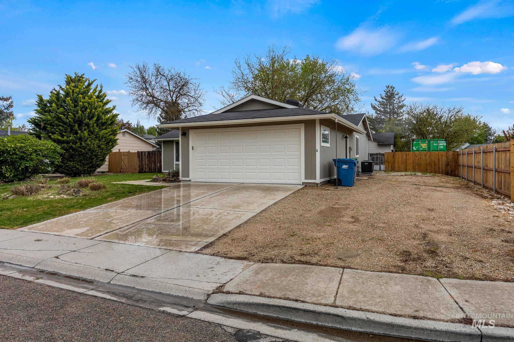 7151 W Lamplighter St., Boise, Idaho 83714, 3 Bedrooms, 2 Bathrooms, Residential For Sale, Price $439,900,MLS 98983283