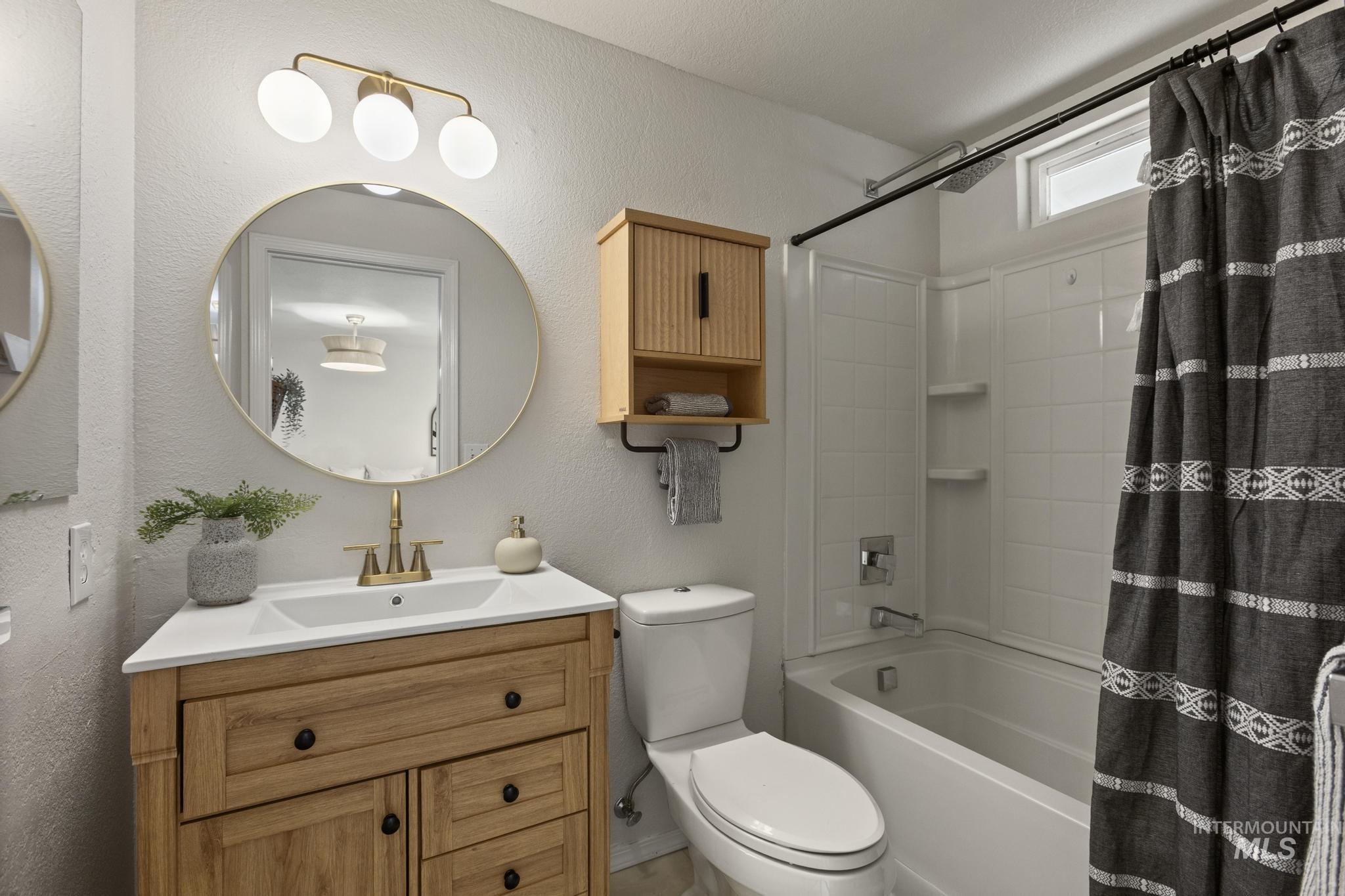 7151 W Lamplighter St., Boise, Idaho 83714, 3 Bedrooms, 2 Bathrooms, Residential For Sale, Price $439,900,MLS 98983283