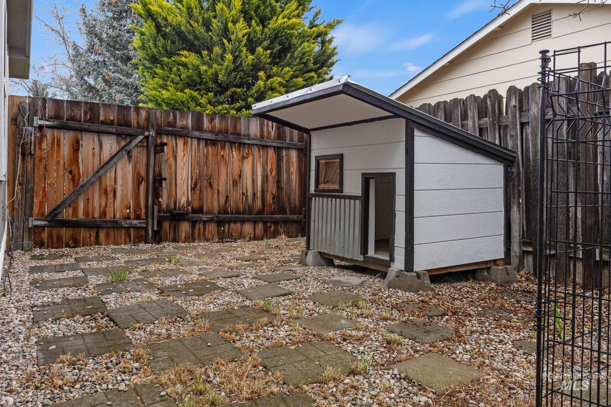 7151 W Lamplighter St., Boise, Idaho 83714, 3 Bedrooms, 2 Bathrooms, Residential For Sale, Price $439,900,MLS 98983283