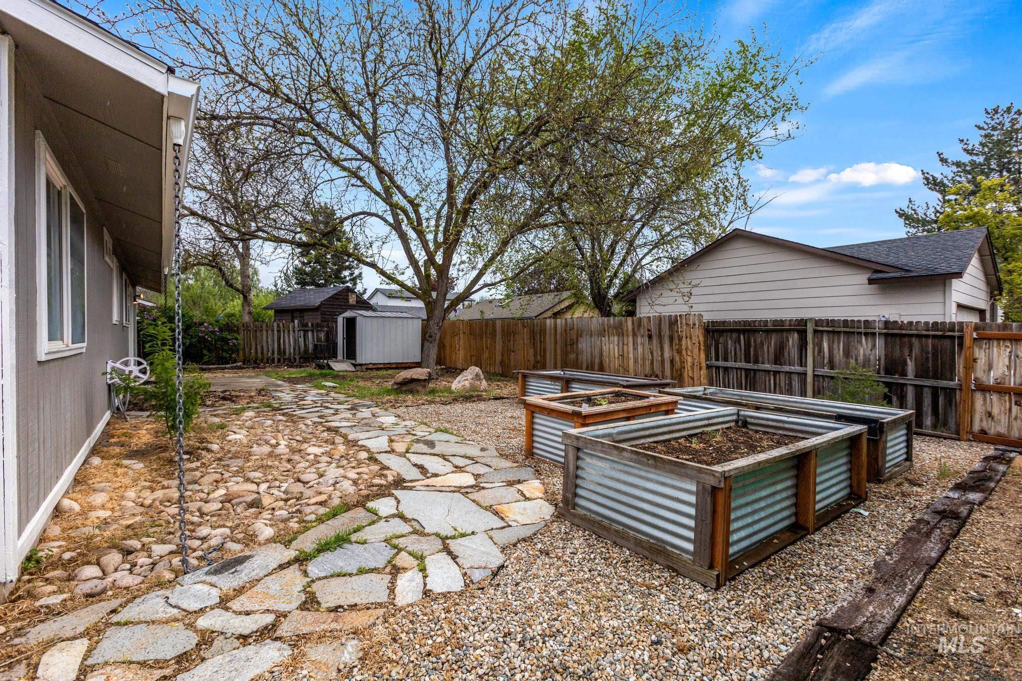 7151 W Lamplighter St., Boise, Idaho 83714, 3 Bedrooms, 2 Bathrooms, Residential For Sale, Price $439,900,MLS 98983283