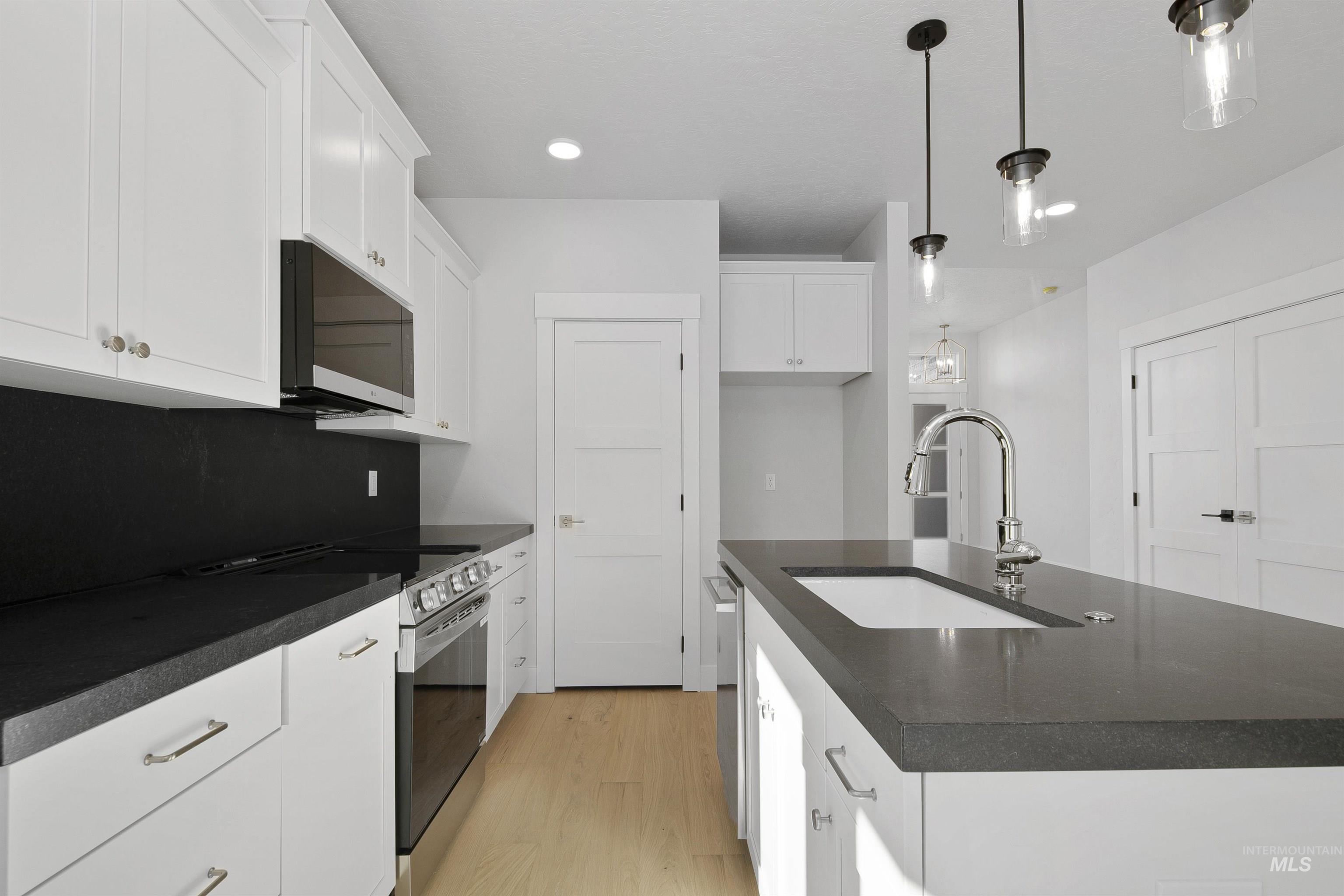 737 W Wrangler, Meridian, Idaho 83646, 3 Bedrooms, 2 Bathrooms, Residential For Sale, Price $606,900,MLS 98983289