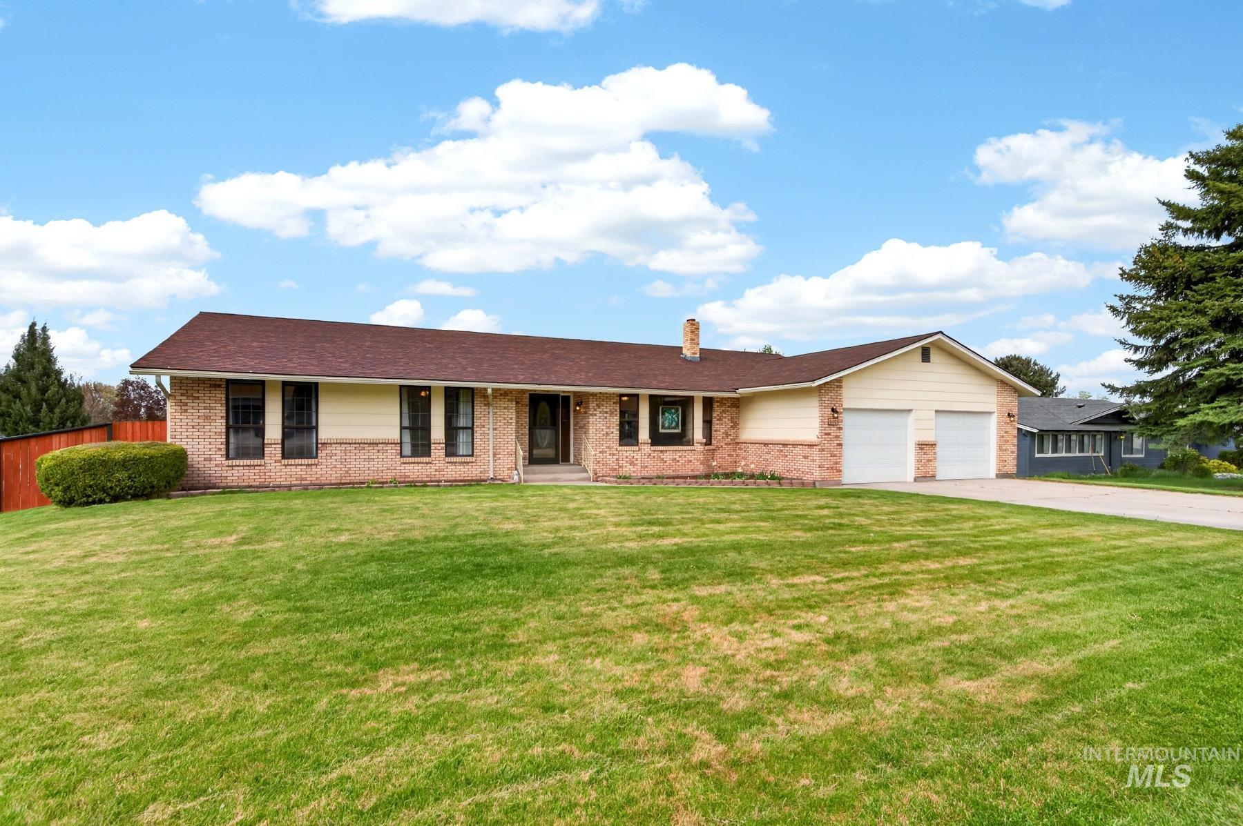 600 Donna Drive, Nampa, Idaho 83686-8860, 4 Bedrooms, 3 Bathrooms, Residential For Sale, Price $540,000,MLS 98983290