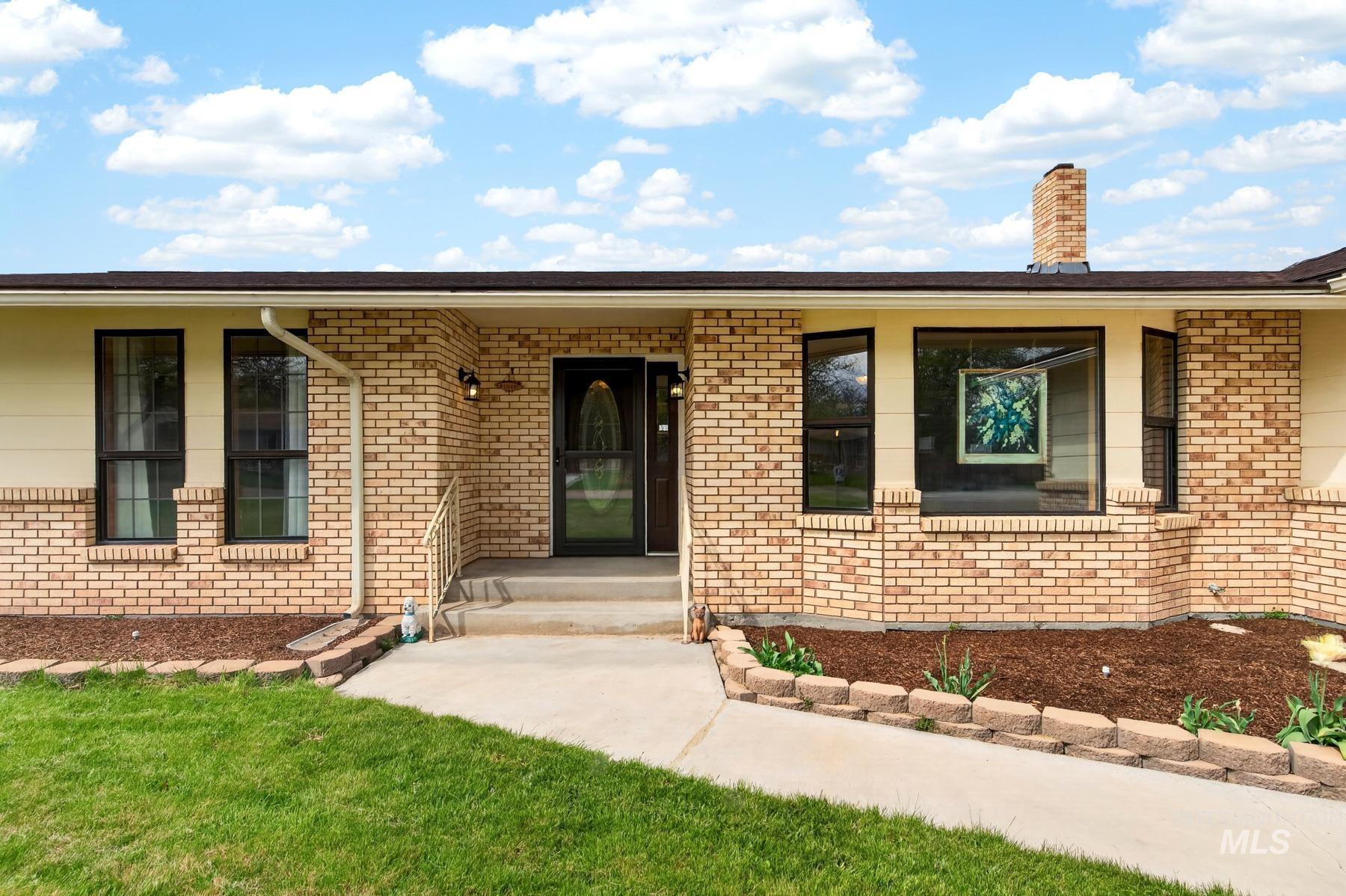 600 Donna Drive, Nampa, Idaho 83686-8860, 4 Bedrooms, 3 Bathrooms, Residential For Sale, Price $540,000,MLS 98983290