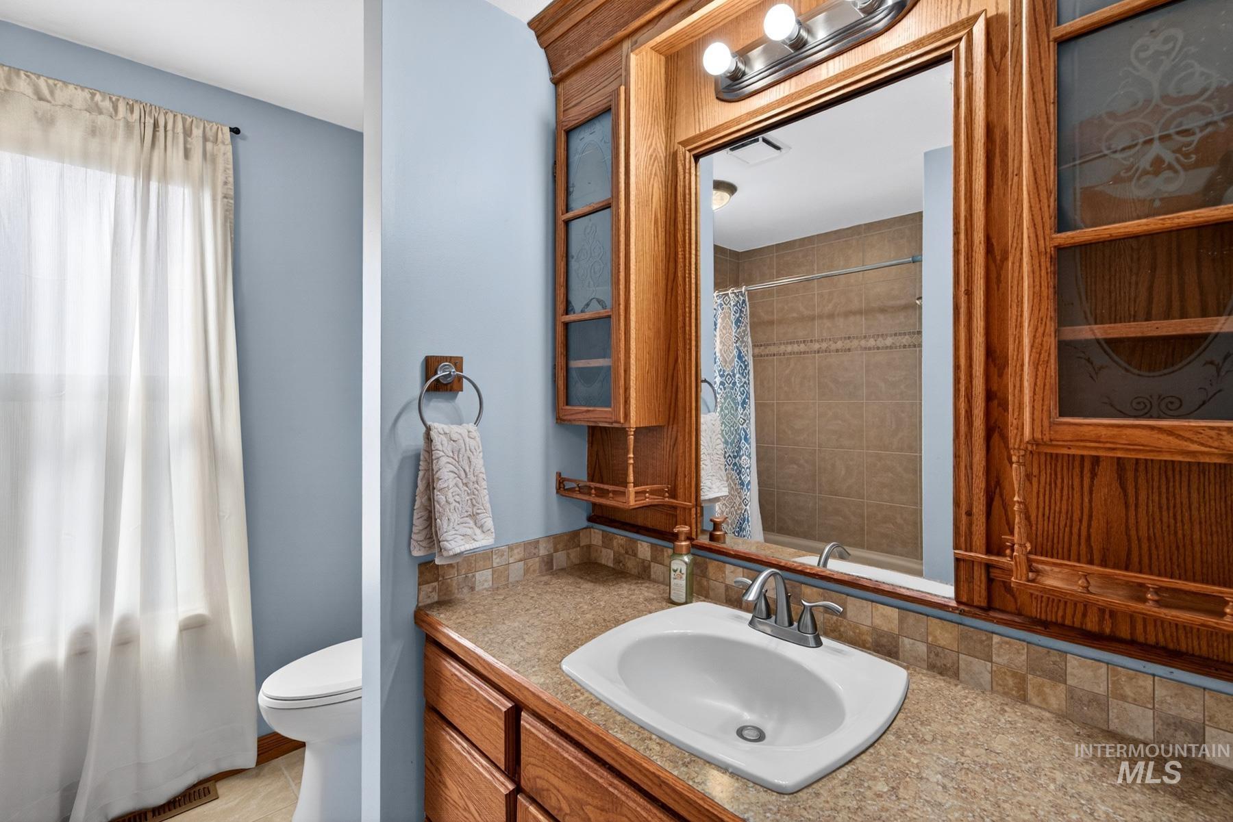 600 Donna Drive, Nampa, Idaho 83686-8860, 4 Bedrooms, 3 Bathrooms, Residential For Sale, Price $540,000,MLS 98983290