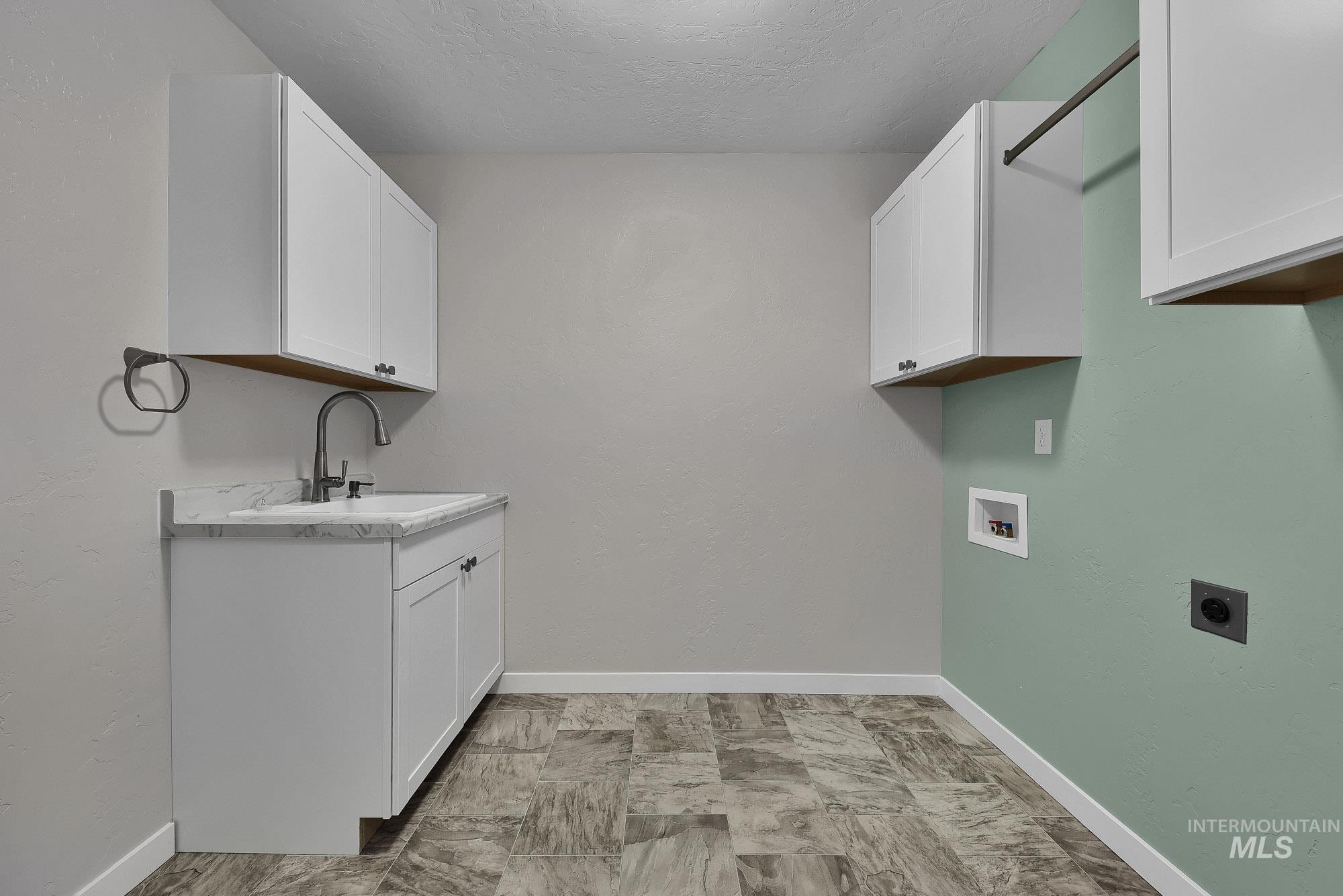 8937 S Pinova Ave, Kuna, Idaho 83634, 4 Bedrooms, 2.5 Bathrooms, Residential For Sale, Price $525,000,MLS 98983291