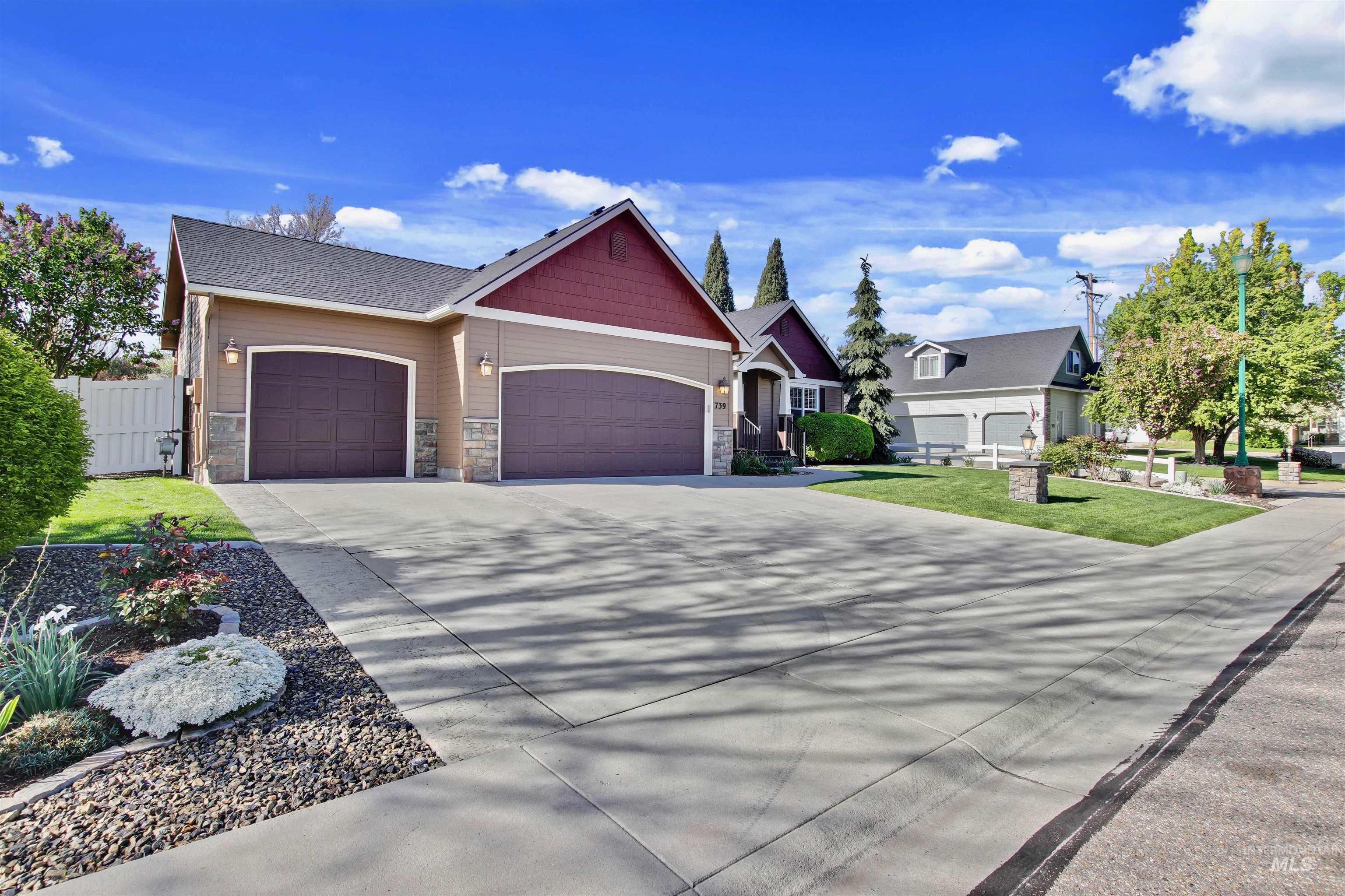 739 W Highland Ave, Nampa, Idaho 83686-4927, 4 Bedrooms, 2 Bathrooms, Residential For Sale, Price $470,000,MLS 98983292