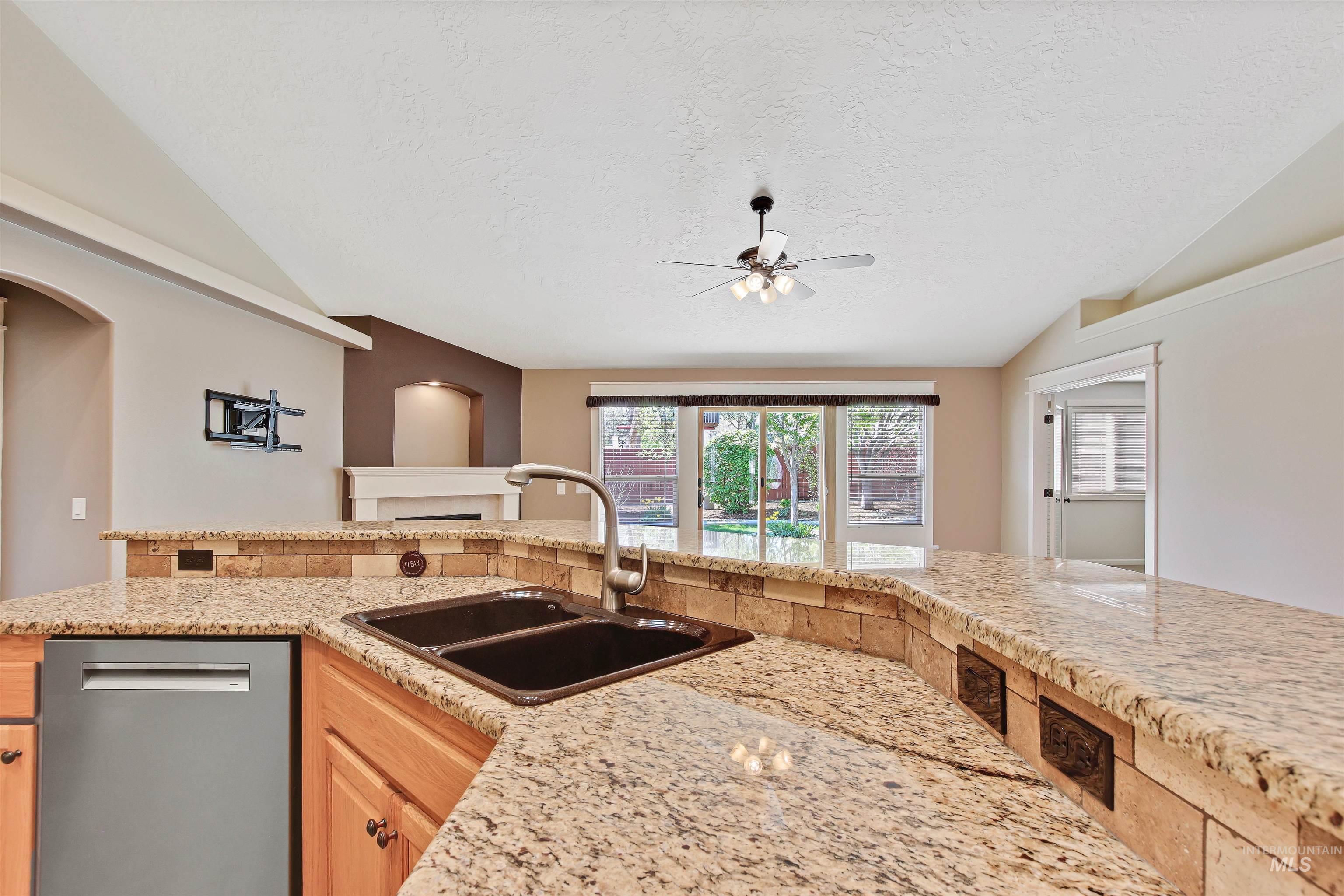 739 W Highland Ave, Nampa, Idaho 83686-4927, 4 Bedrooms, 2 Bathrooms, Residential For Sale, Price $470,000,MLS 98983292