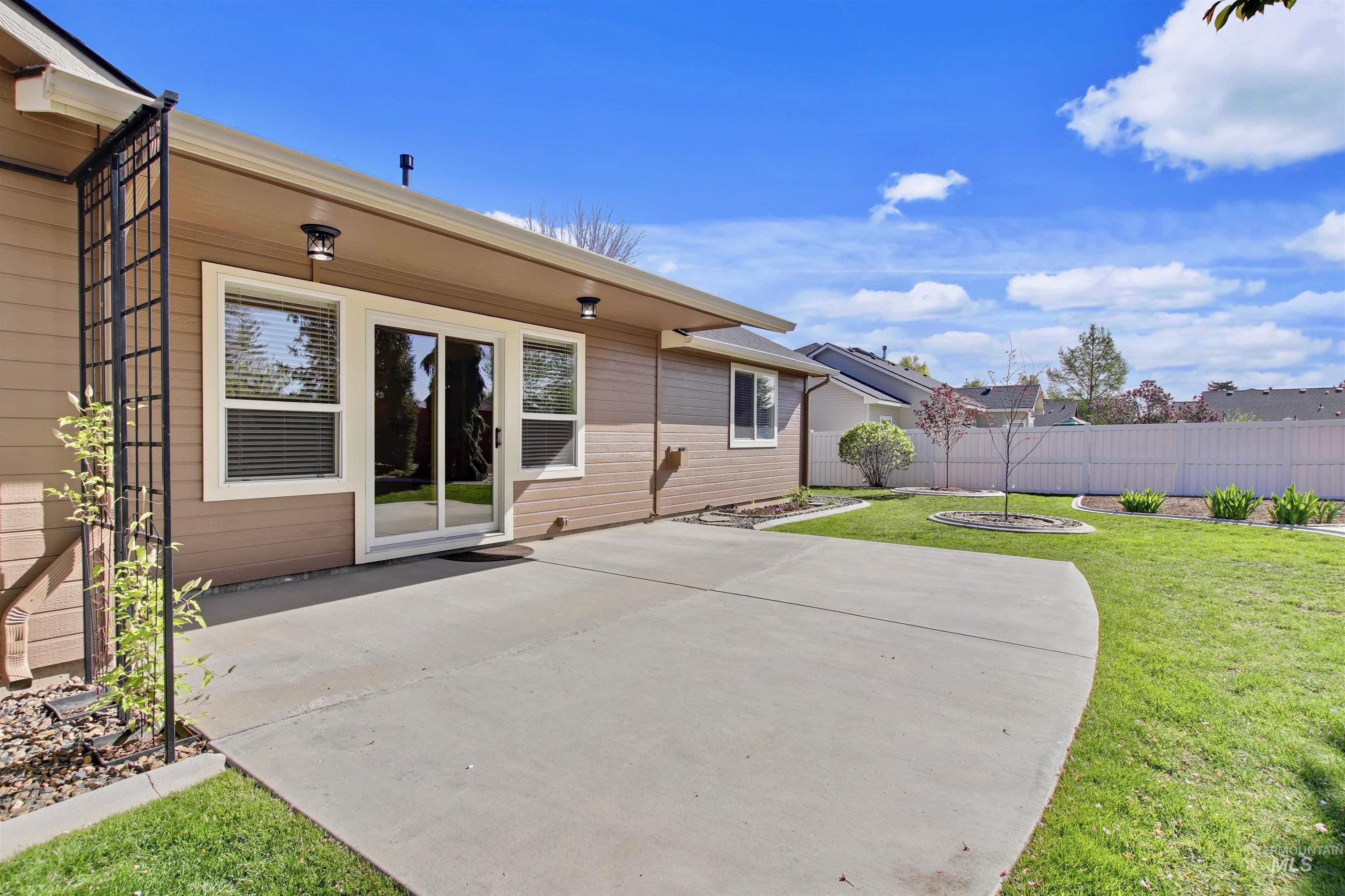 739 W Highland Ave, Nampa, Idaho 83686-4927, 4 Bedrooms, 2 Bathrooms, Residential For Sale, Price $470,000,MLS 98983292