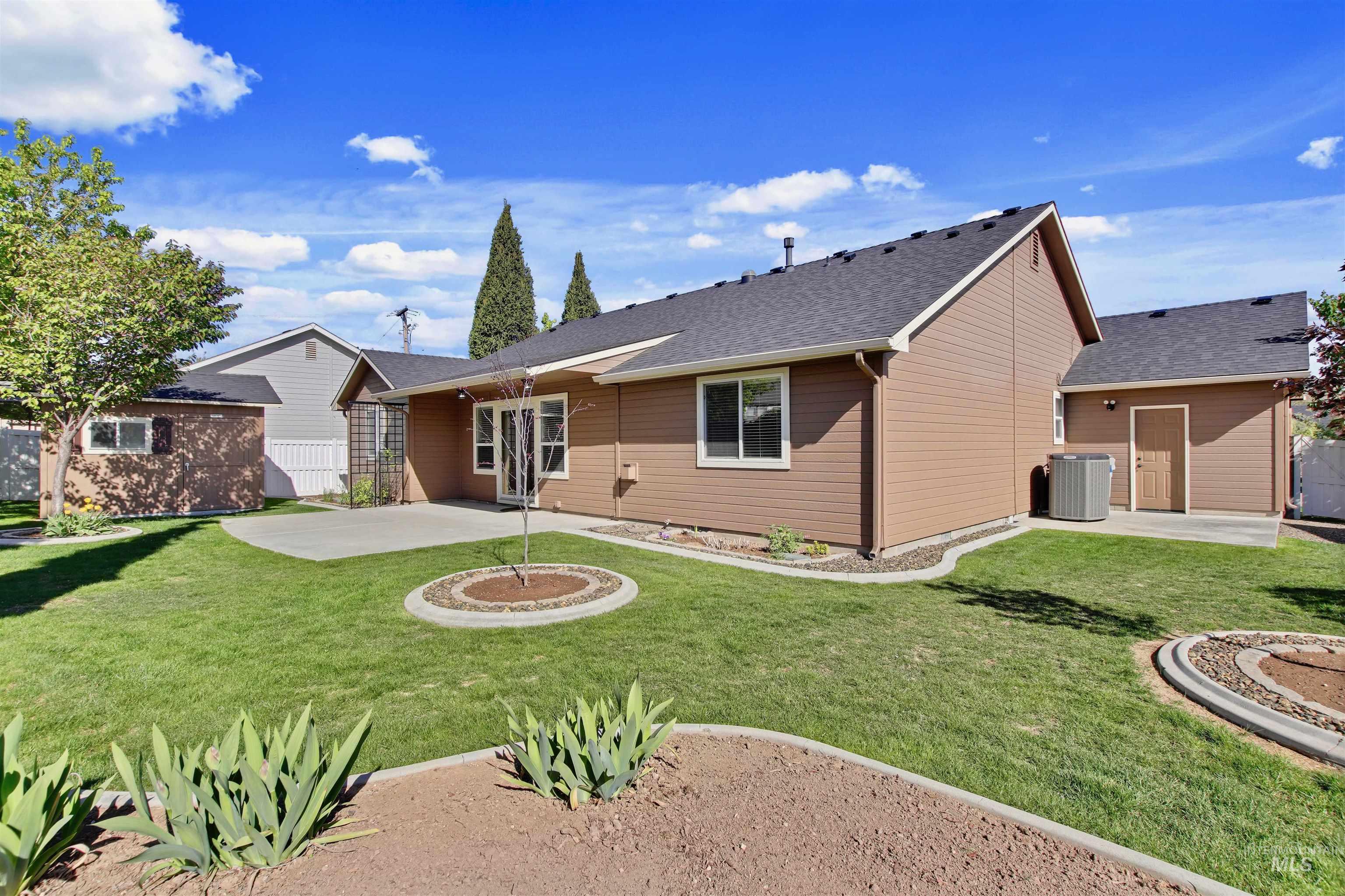 739 W Highland Ave, Nampa, Idaho 83686-4927, 4 Bedrooms, 2 Bathrooms, Residential For Sale, Price $470,000,MLS 98983292