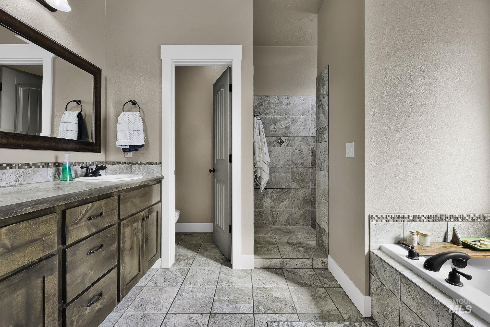 2657 E Basalt Ct., Nampa, Idaho 83686, 5 Bedrooms, 3 Bathrooms, Residential For Sale, Price $549,900,MLS 98983293