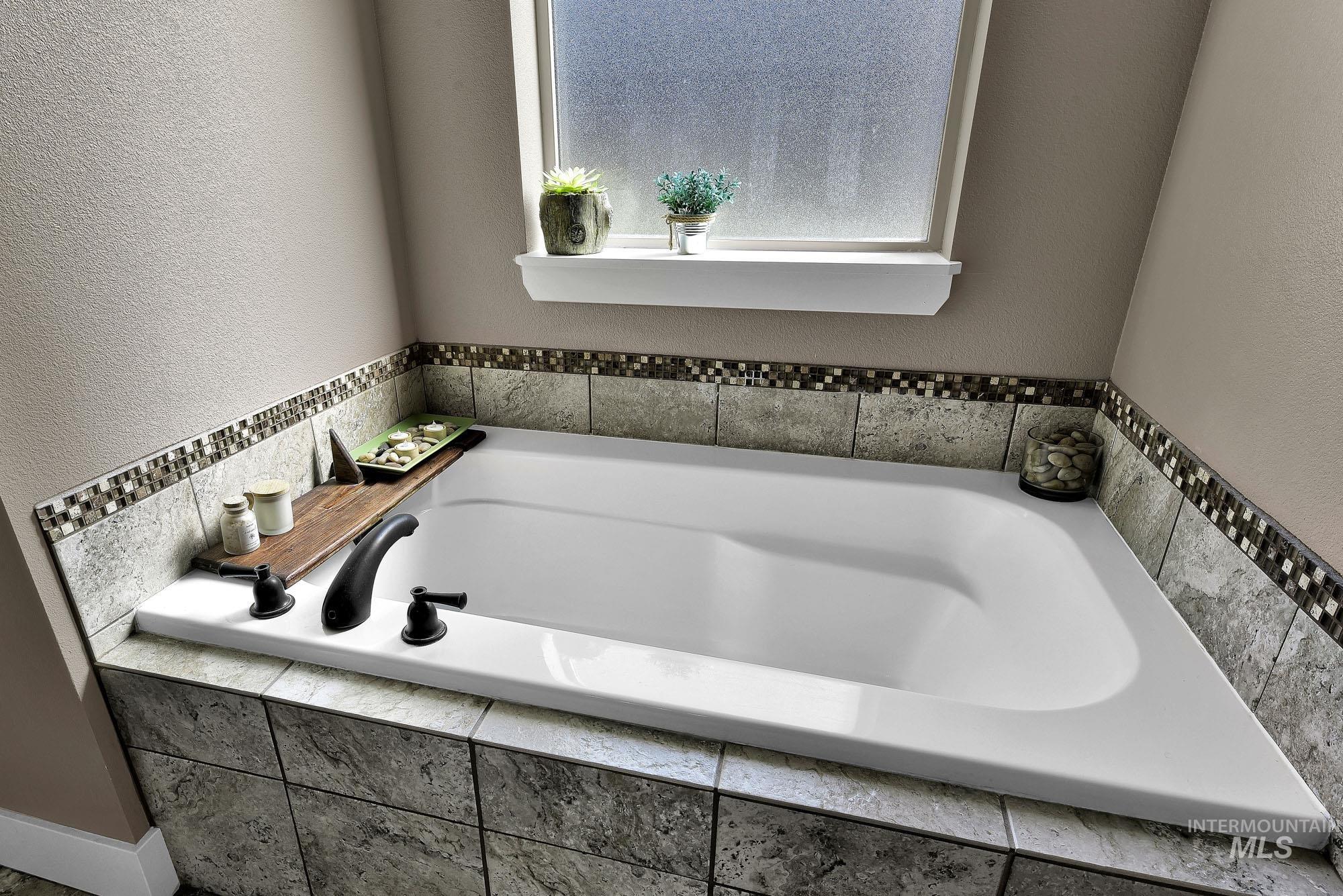 2657 E Basalt Ct., Nampa, Idaho 83686, 5 Bedrooms, 3 Bathrooms, Residential For Sale, Price $549,900,MLS 98983293