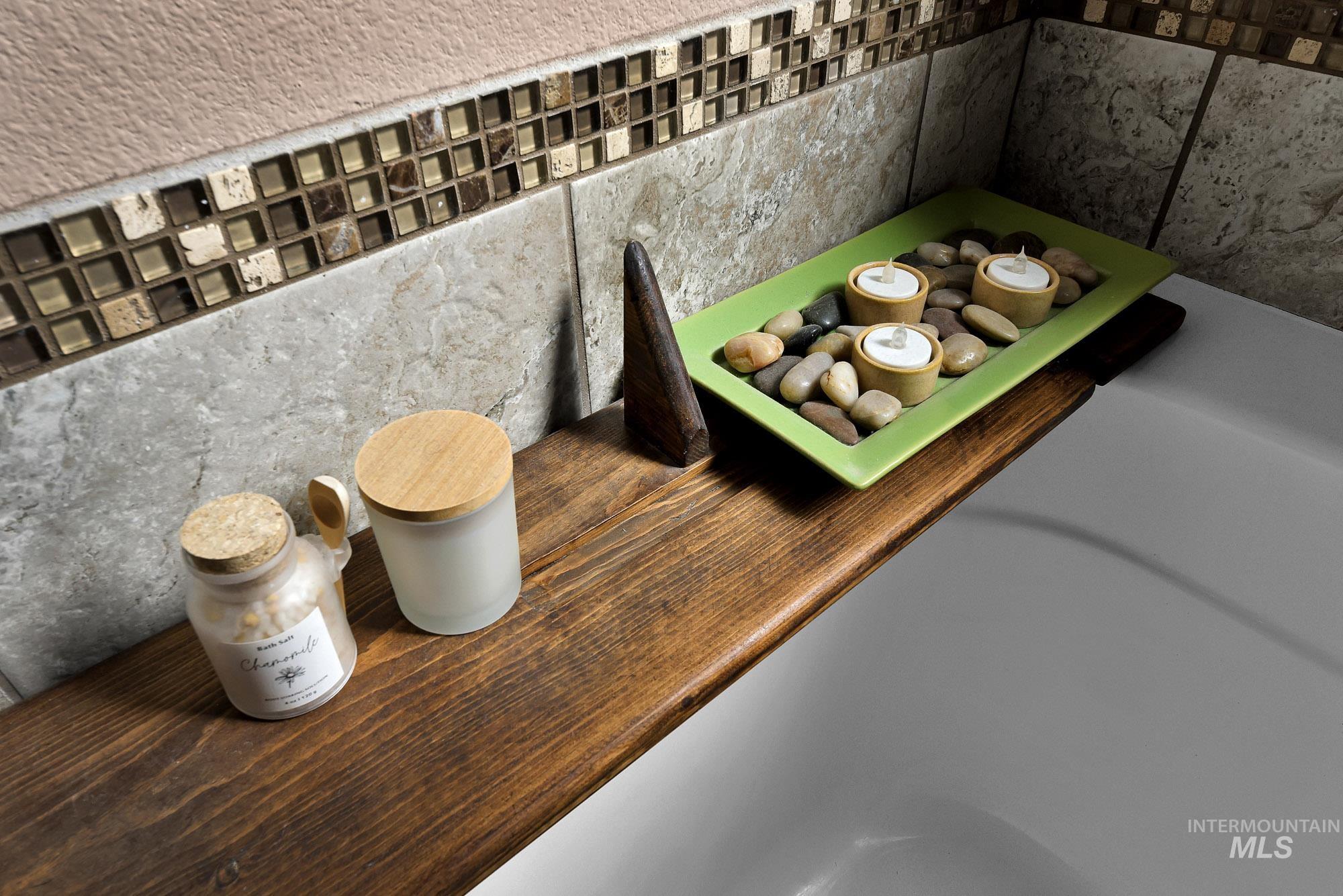 2657 E Basalt Ct., Nampa, Idaho 83686, 5 Bedrooms, 3 Bathrooms, Residential For Sale, Price $549,900,MLS 98983293