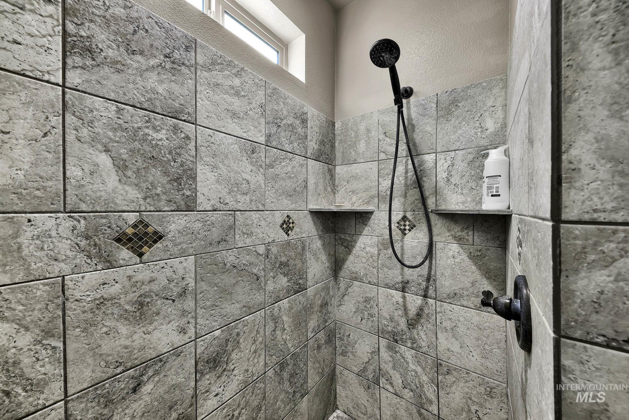 2657 E Basalt Ct., Nampa, Idaho 83686, 5 Bedrooms, 3 Bathrooms, Residential For Sale, Price $549,900,MLS 98983293