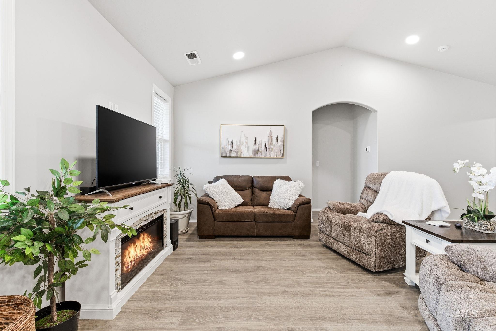 11455 Nora Drive, Caldwell, Idaho 83605, 4 Bedrooms, 3 Bathrooms, Residential For Sale, Price $479,900,MLS 98983295