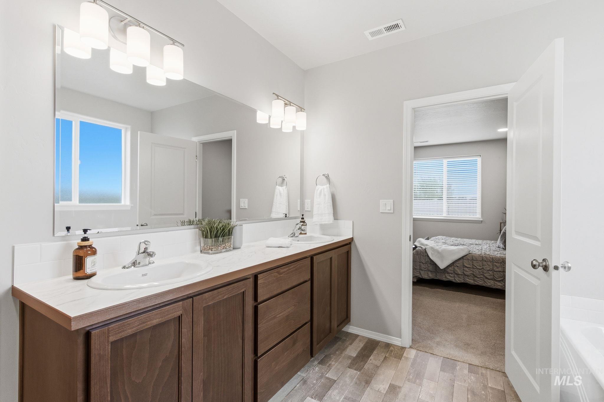 11455 Nora Drive, Caldwell, Idaho 83605, 4 Bedrooms, 3 Bathrooms, Residential For Sale, Price $479,900,MLS 98983295