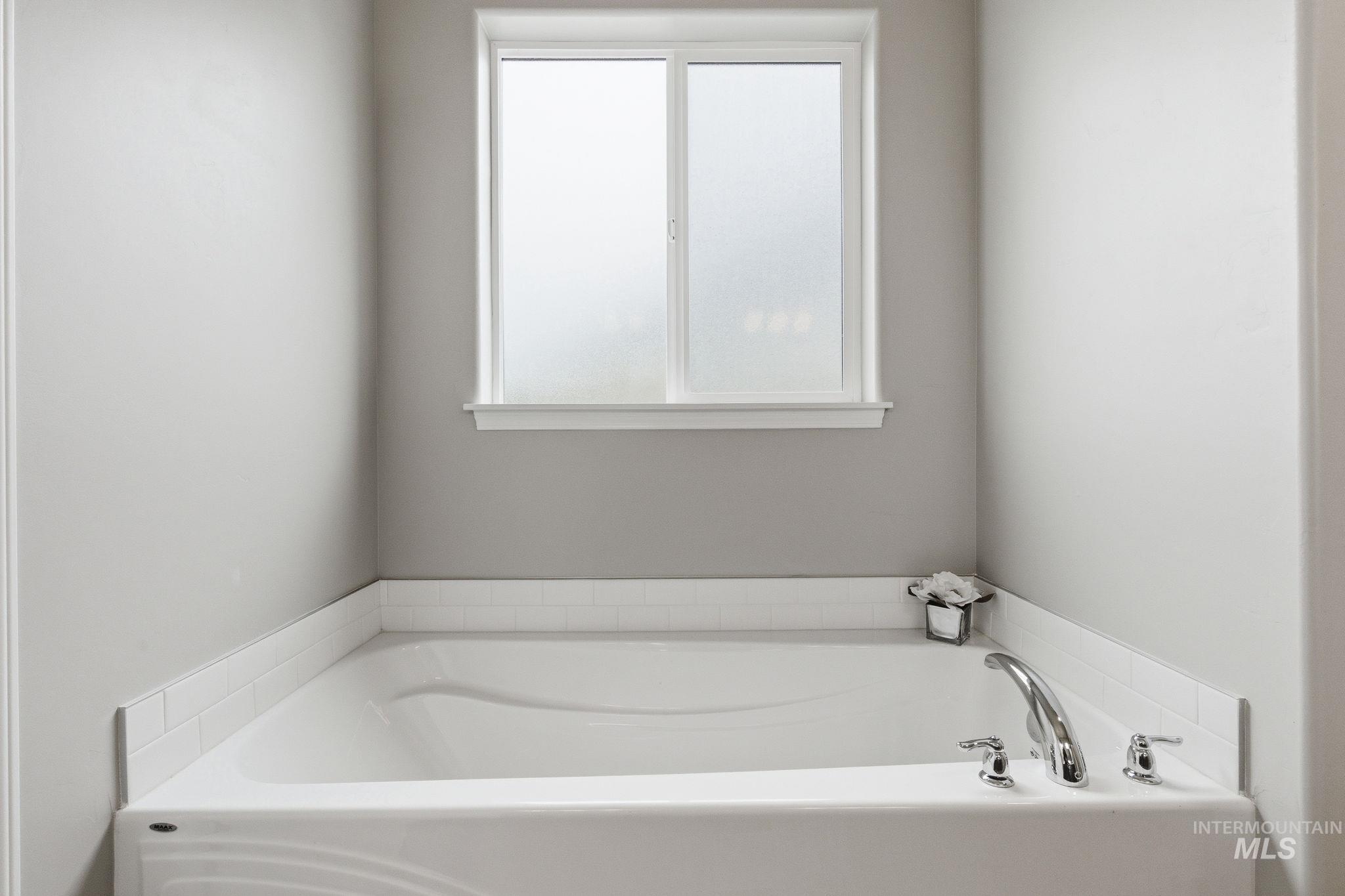 11455 Nora Drive, Caldwell, Idaho 83605, 4 Bedrooms, 3 Bathrooms, Residential For Sale, Price $479,900,MLS 98983295