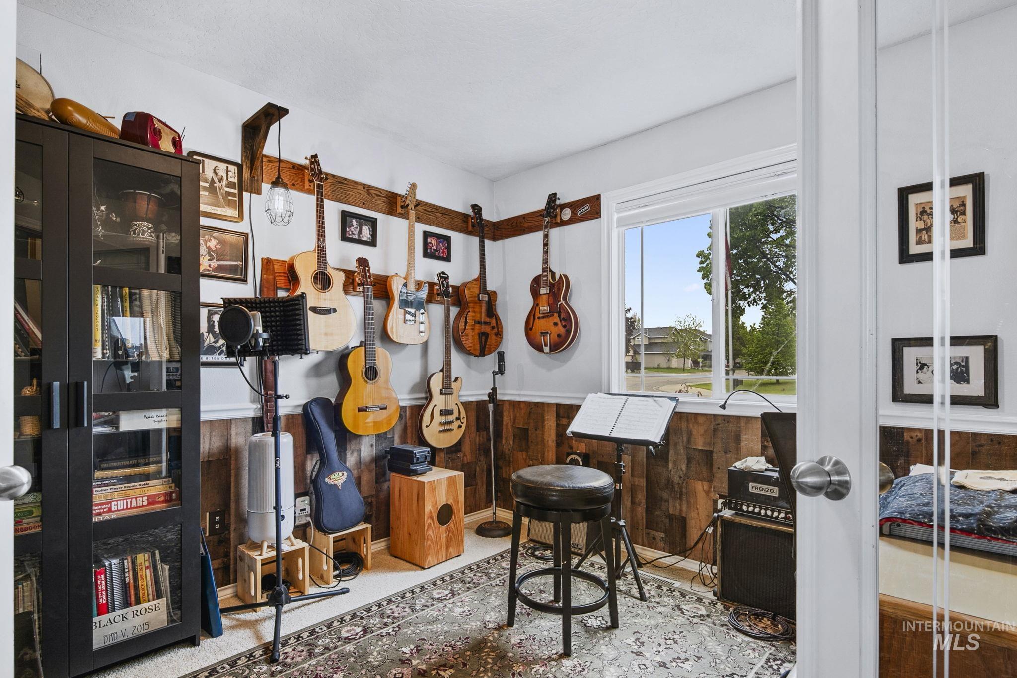 1474 W Brown Trout, Meridian, Idaho 83687, 3 Bedrooms, 2.5 Bathrooms, Residential For Sale, Price $488,000,MLS 98983304