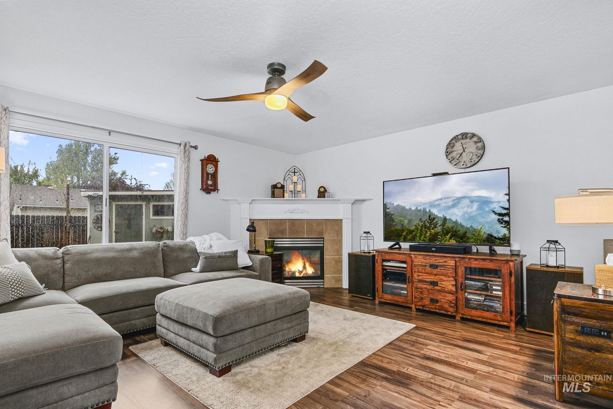 1474 W Brown Trout, Meridian, Idaho 83687, 3 Bedrooms, 2.5 Bathrooms, Residential For Sale, Price $488,000,MLS 98983304