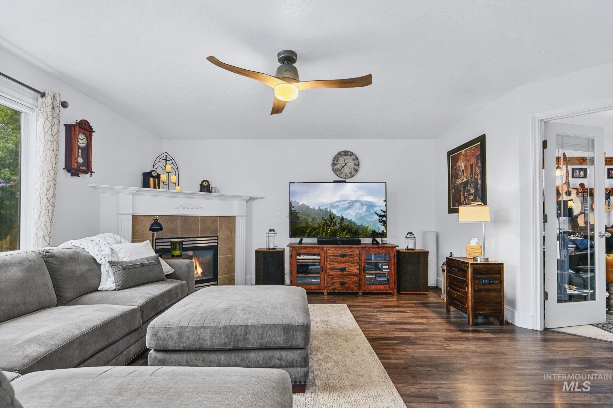 1474 W Brown Trout, Meridian, Idaho 83687, 3 Bedrooms, 2.5 Bathrooms, Residential For Sale, Price $488,000,MLS 98983304