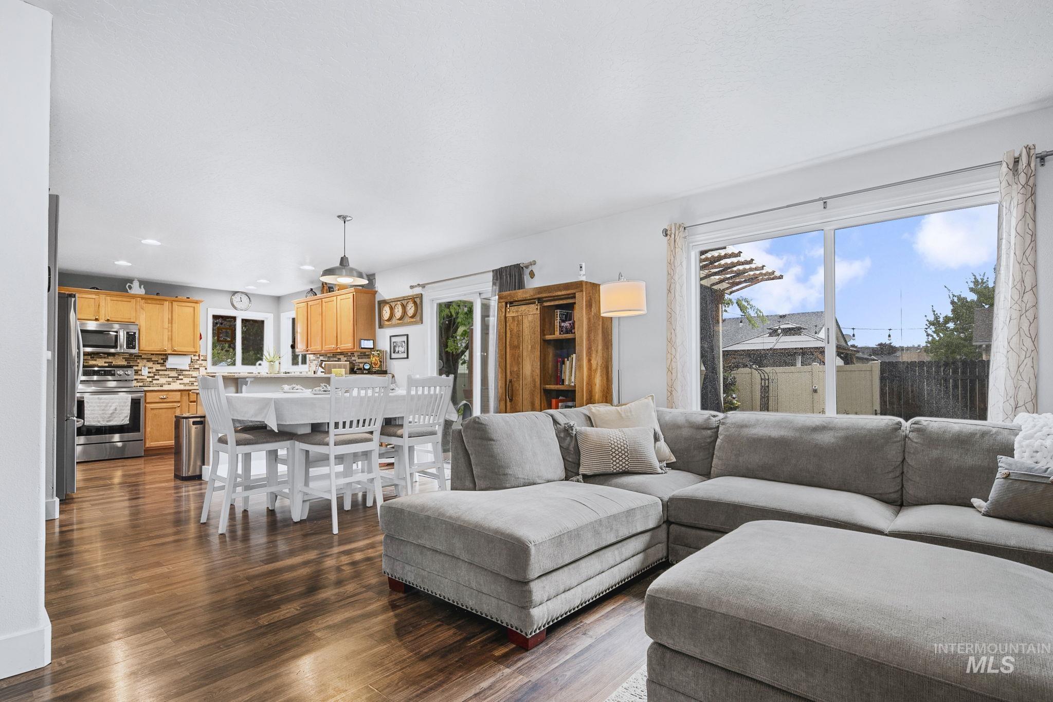 1474 W Brown Trout, Meridian, Idaho 83687, 3 Bedrooms, 2.5 Bathrooms, Residential For Sale, Price $488,000,MLS 98983304