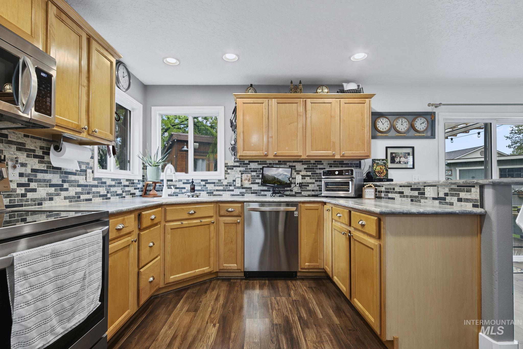 1474 W Brown Trout, Meridian, Idaho 83687, 3 Bedrooms, 2.5 Bathrooms, Residential For Sale, Price $488,000,MLS 98983304