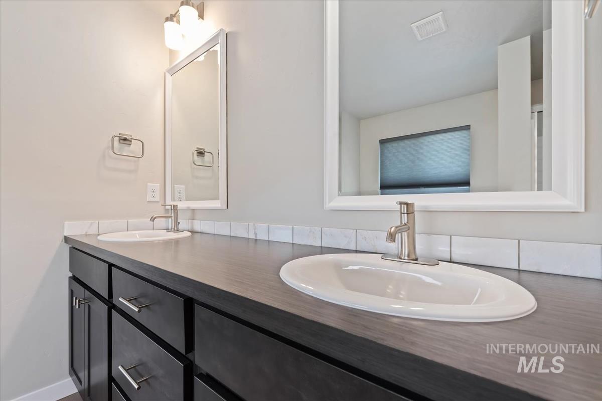 17389 N N Santimon Way, Nampa, Idaho 83687, 4 Bedrooms, 2.5 Bathrooms, Residential For Sale, Price $490,000,MLS 98983305