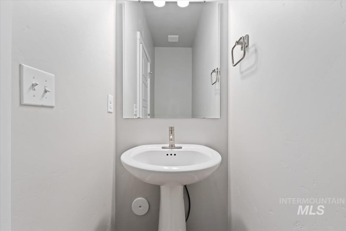 17389 N N Santimon Way, Nampa, Idaho 83687, 4 Bedrooms, 2.5 Bathrooms, Residential For Sale, Price $490,000,MLS 98983305