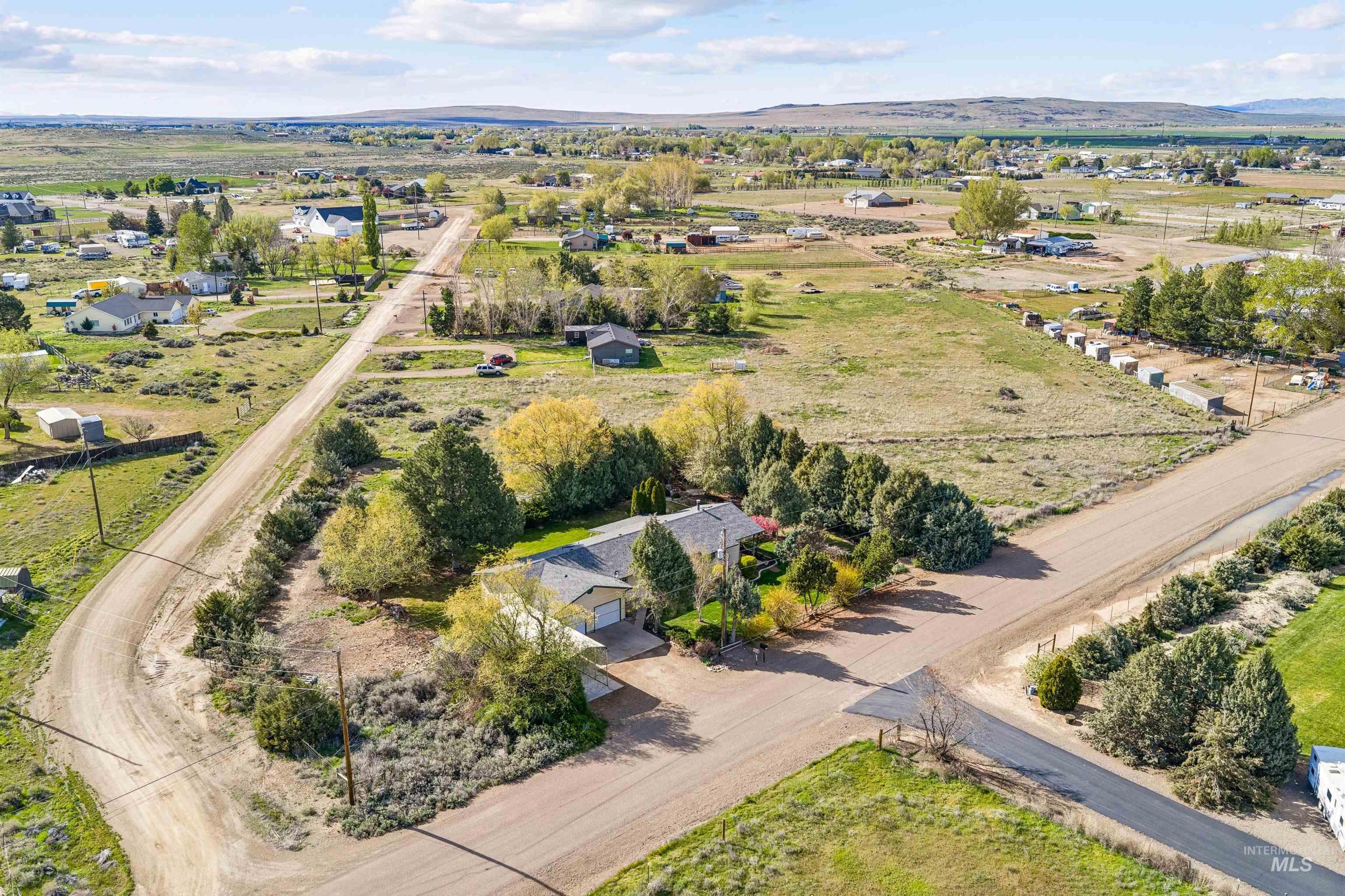 2931 NE Vista Way, Mountain Home, Idaho 83647, 3 Bedrooms, 2 Bathrooms, Residential For Sale, Price $449,000,MLS 98983306