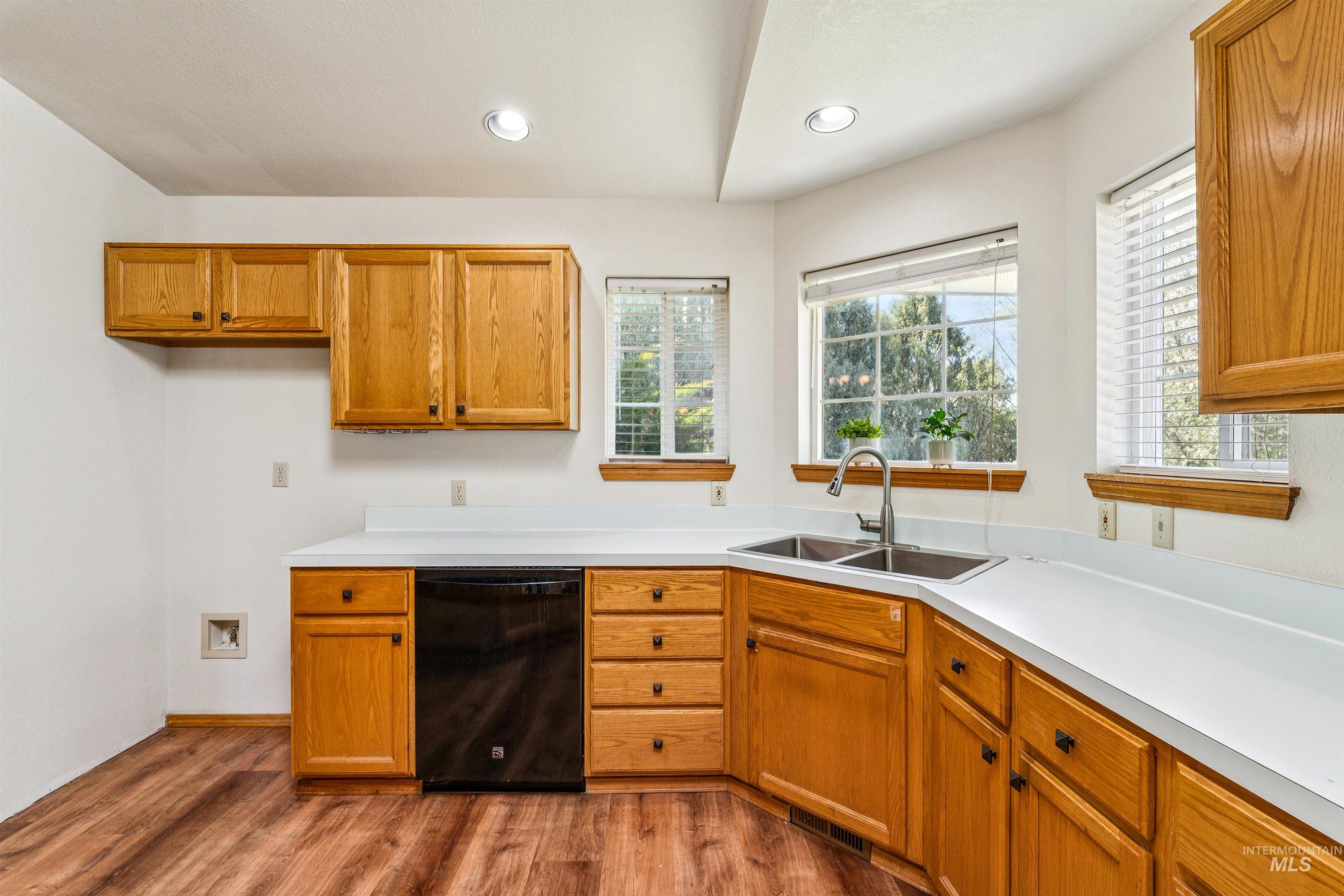 2931 NE Vista Way, Mountain Home, Idaho 83647, 3 Bedrooms, 2 Bathrooms, Residential For Sale, Price $449,000,MLS 98983306