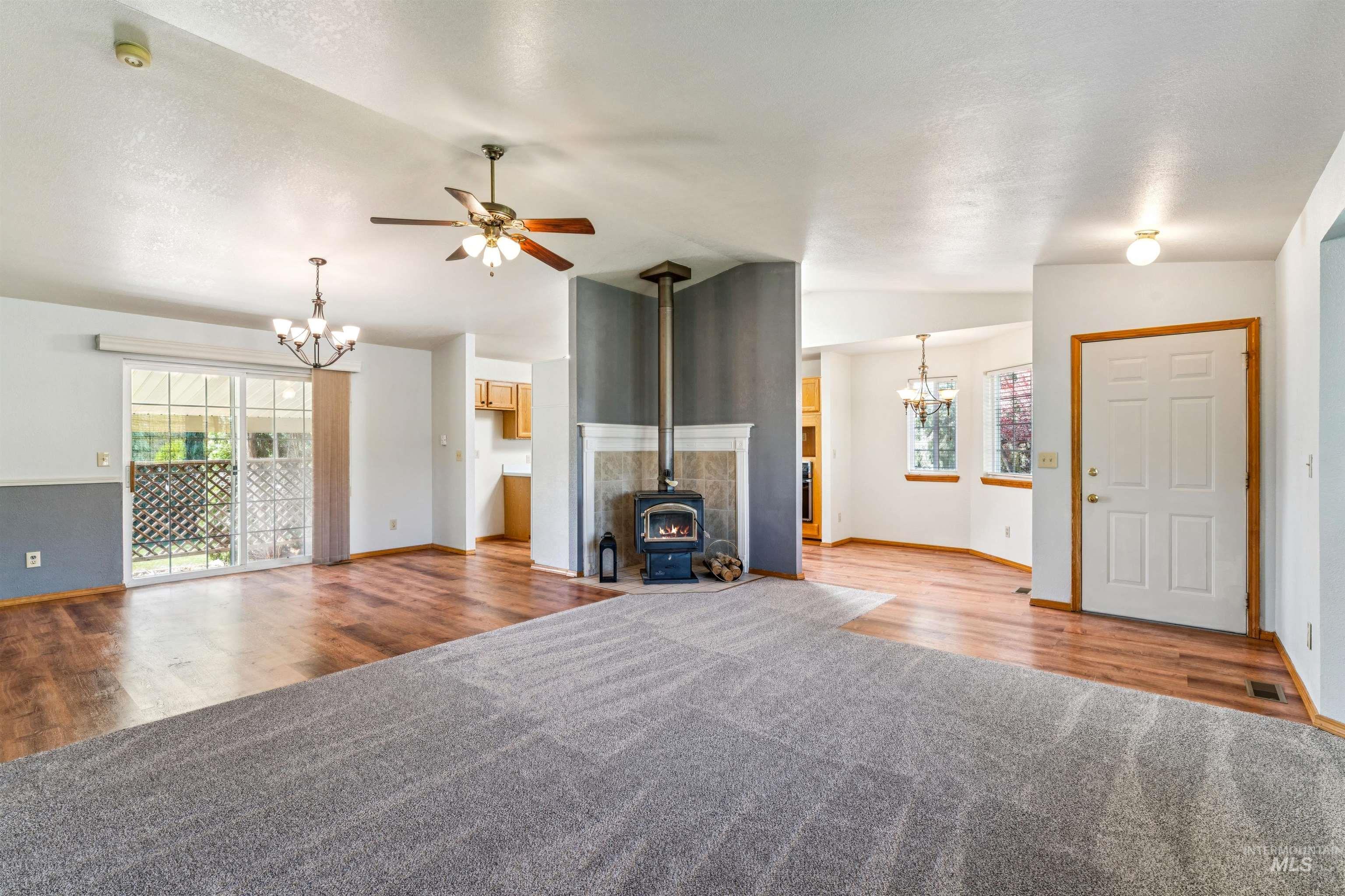 2931 NE Vista Way, Mountain Home, Idaho 83647, 3 Bedrooms, 2 Bathrooms, Residential For Sale, Price $449,000,MLS 98983306