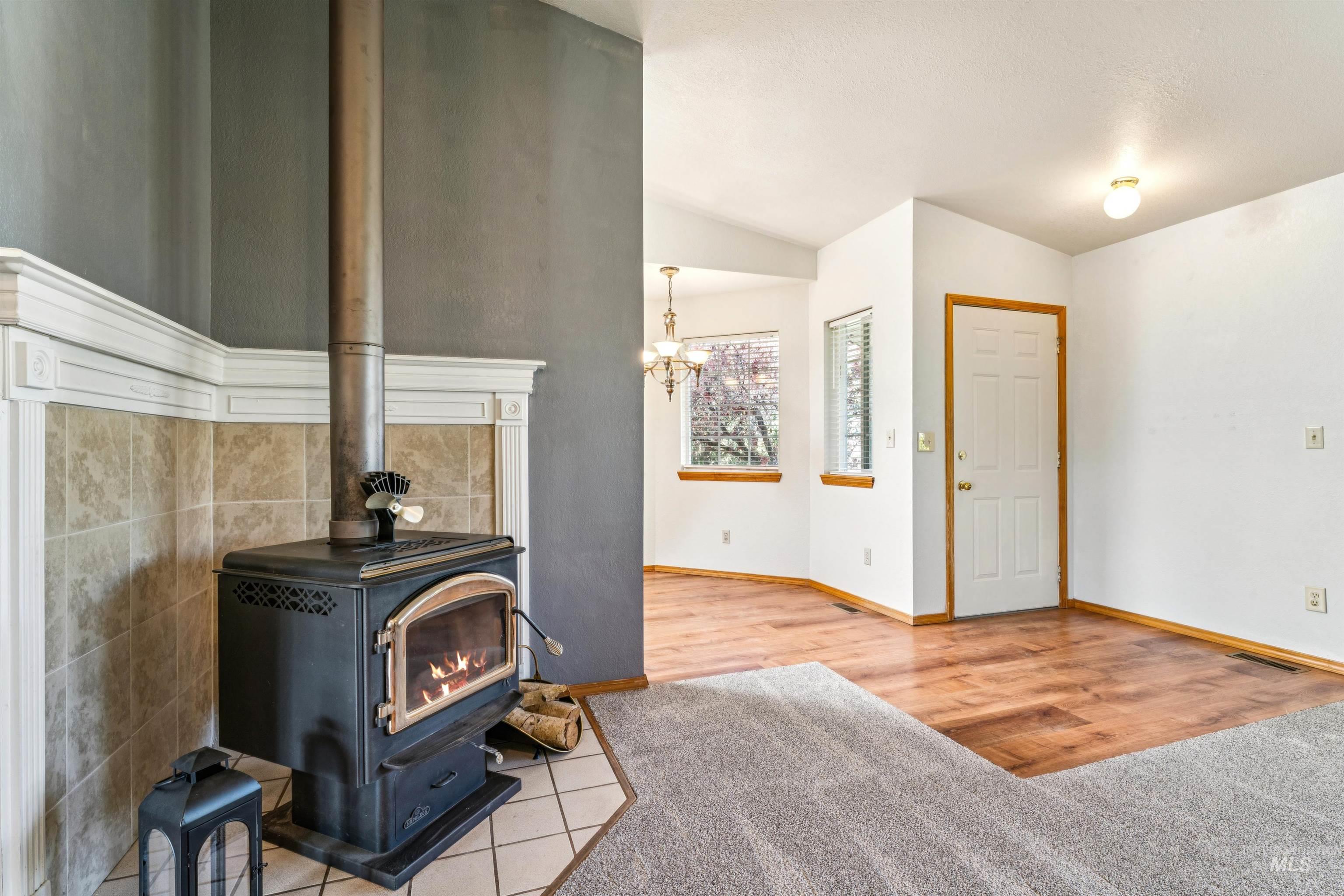 2931 NE Vista Way, Mountain Home, Idaho 83647, 3 Bedrooms, 2 Bathrooms, Residential For Sale, Price $449,000,MLS 98983306