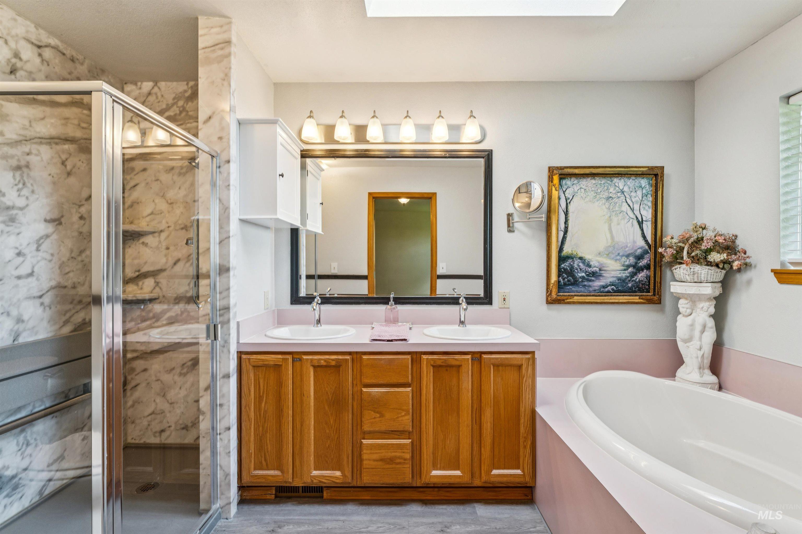 2931 NE Vista Way, Mountain Home, Idaho 83647, 3 Bedrooms, 2 Bathrooms, Residential For Sale, Price $449,000,MLS 98983306