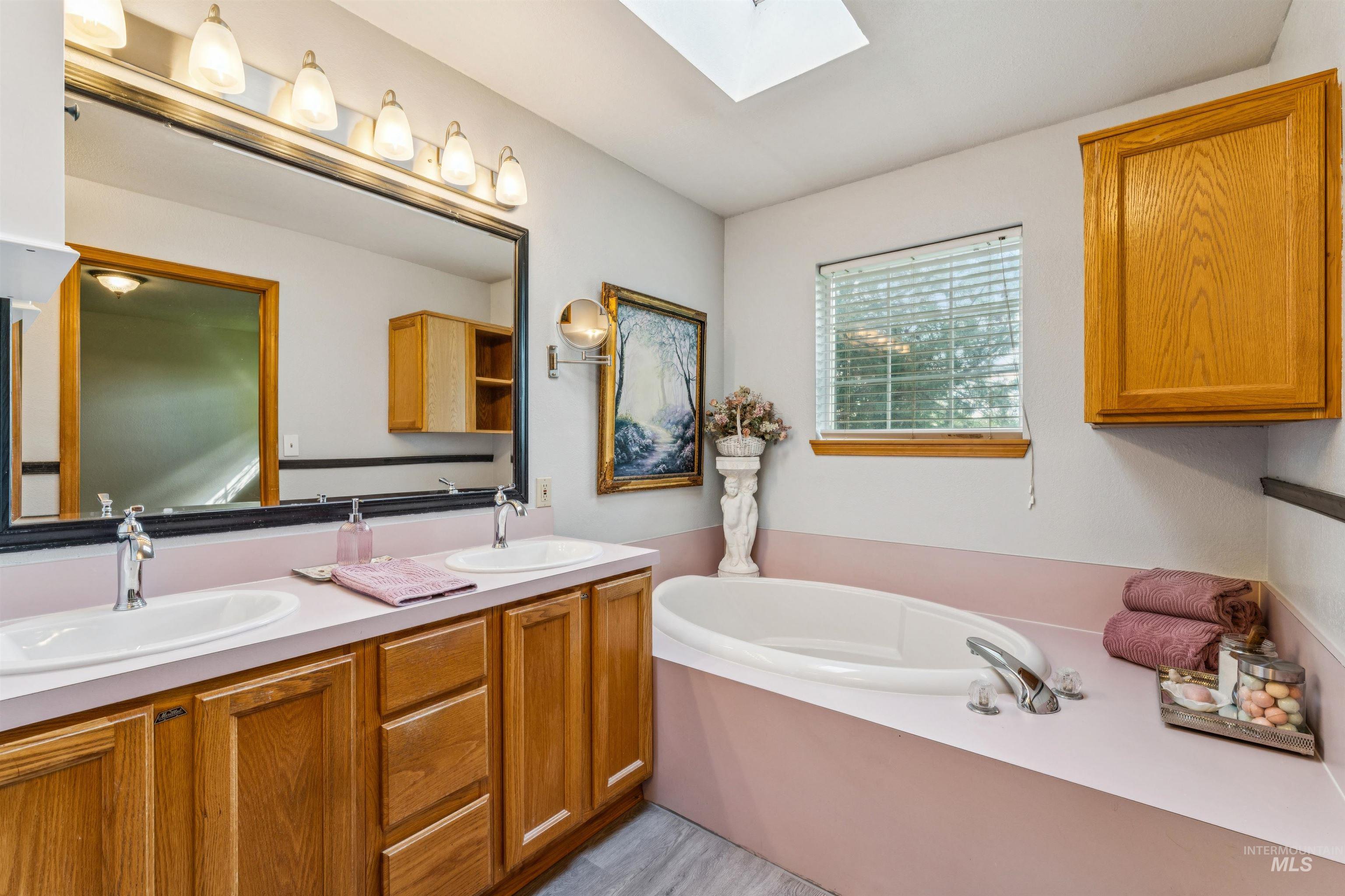 2931 NE Vista Way, Mountain Home, Idaho 83647, 3 Bedrooms, 2 Bathrooms, Residential For Sale, Price $449,000,MLS 98983306