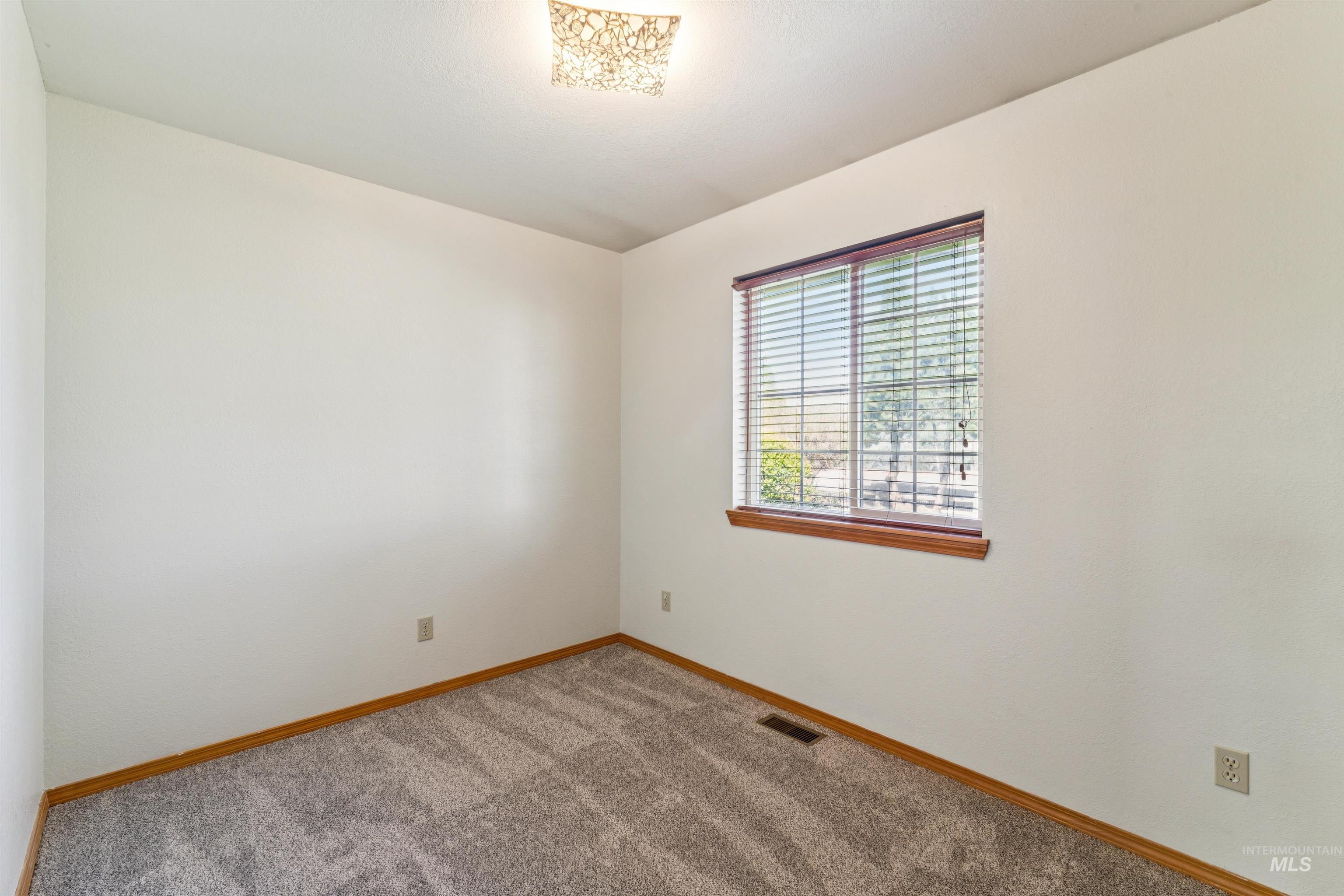 2931 NE Vista Way, Mountain Home, Idaho 83647, 3 Bedrooms, 2 Bathrooms, Residential For Sale, Price $449,000,MLS 98983306